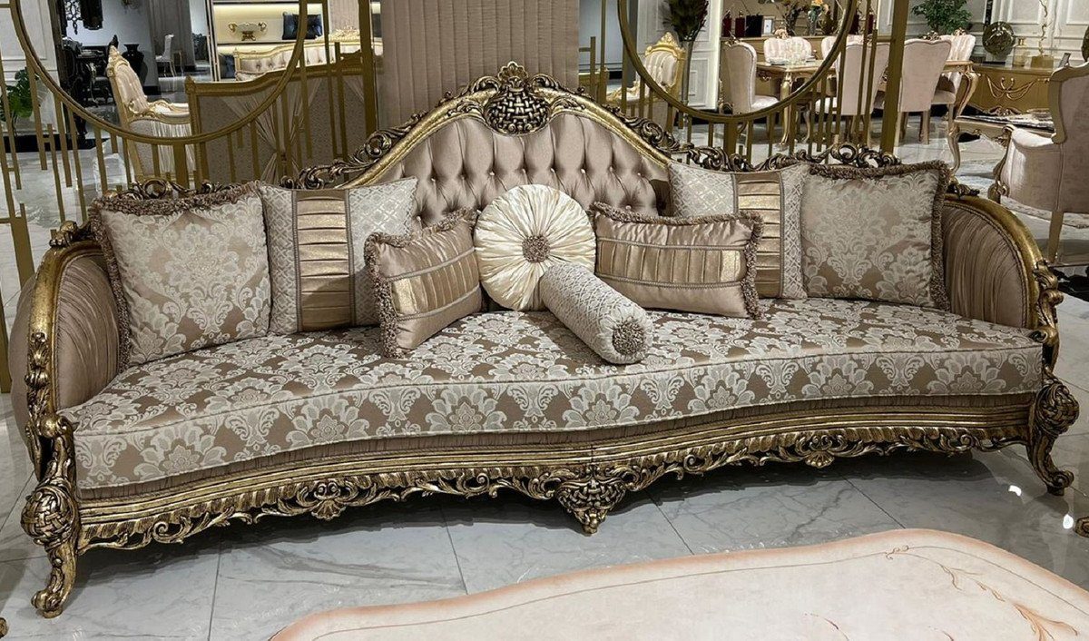 Casa Padrino Sofa Luxus Barock Sofa Braun / Weiß / Gold - Handgefertigtes Wohnzimmer Sofa mit elegantem Muster und dekorativen Kissen - Prunkvolle Wohnzimmer Möbel im Barockstil