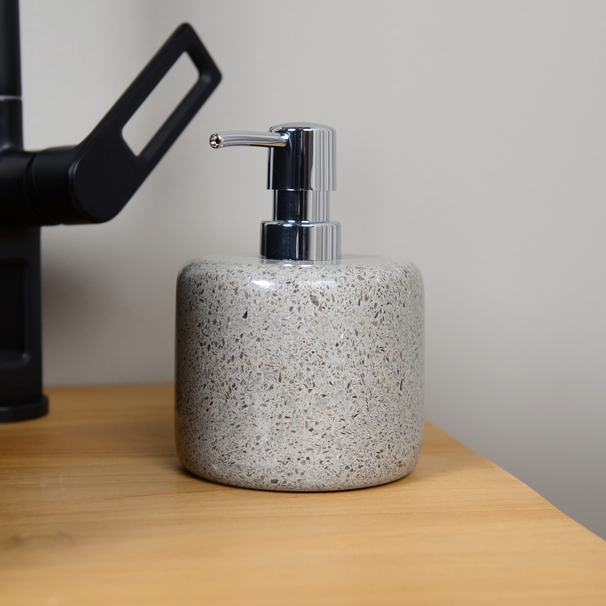 wohnfreuden Seifenspender Terrazzo Seifenspender grau, 47758 günstig online kaufen
