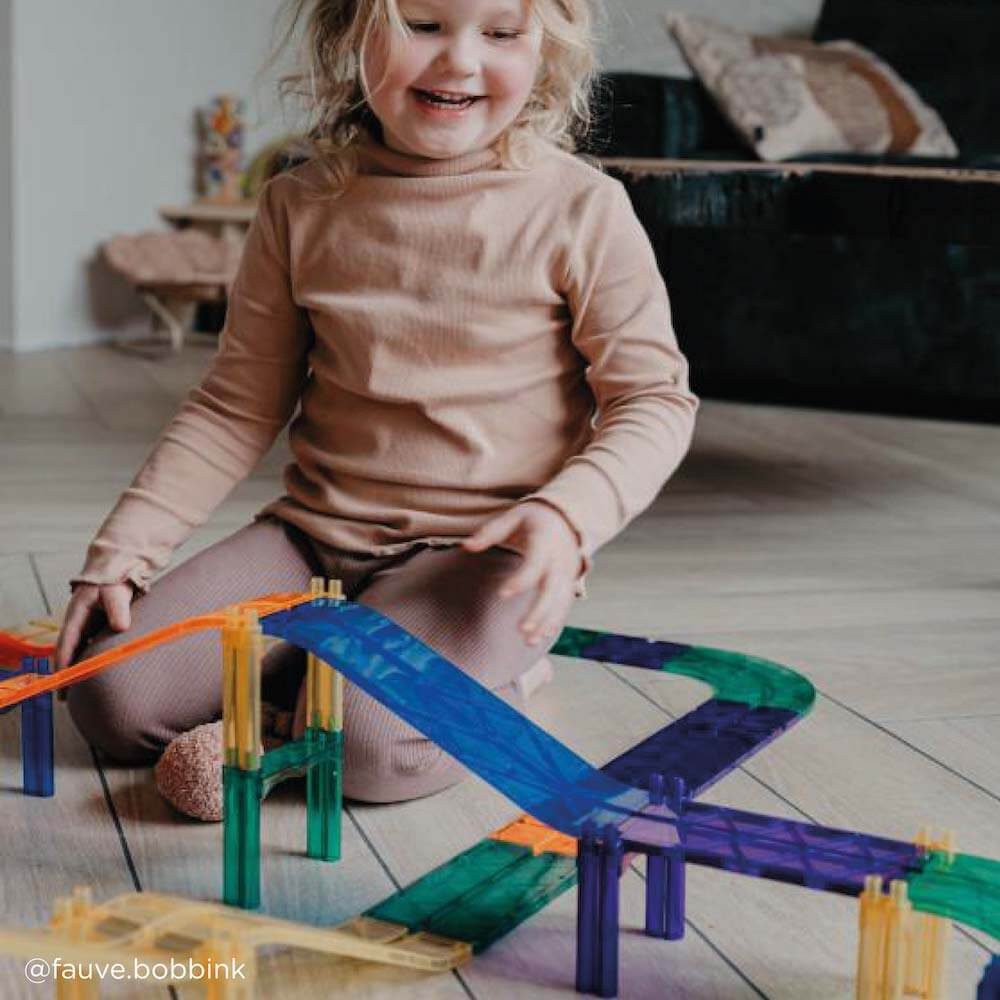 Cleverclixx Spielcenter Race Track Intense / Magnetbaustein Autobahn-Bausatz - 65 Teile