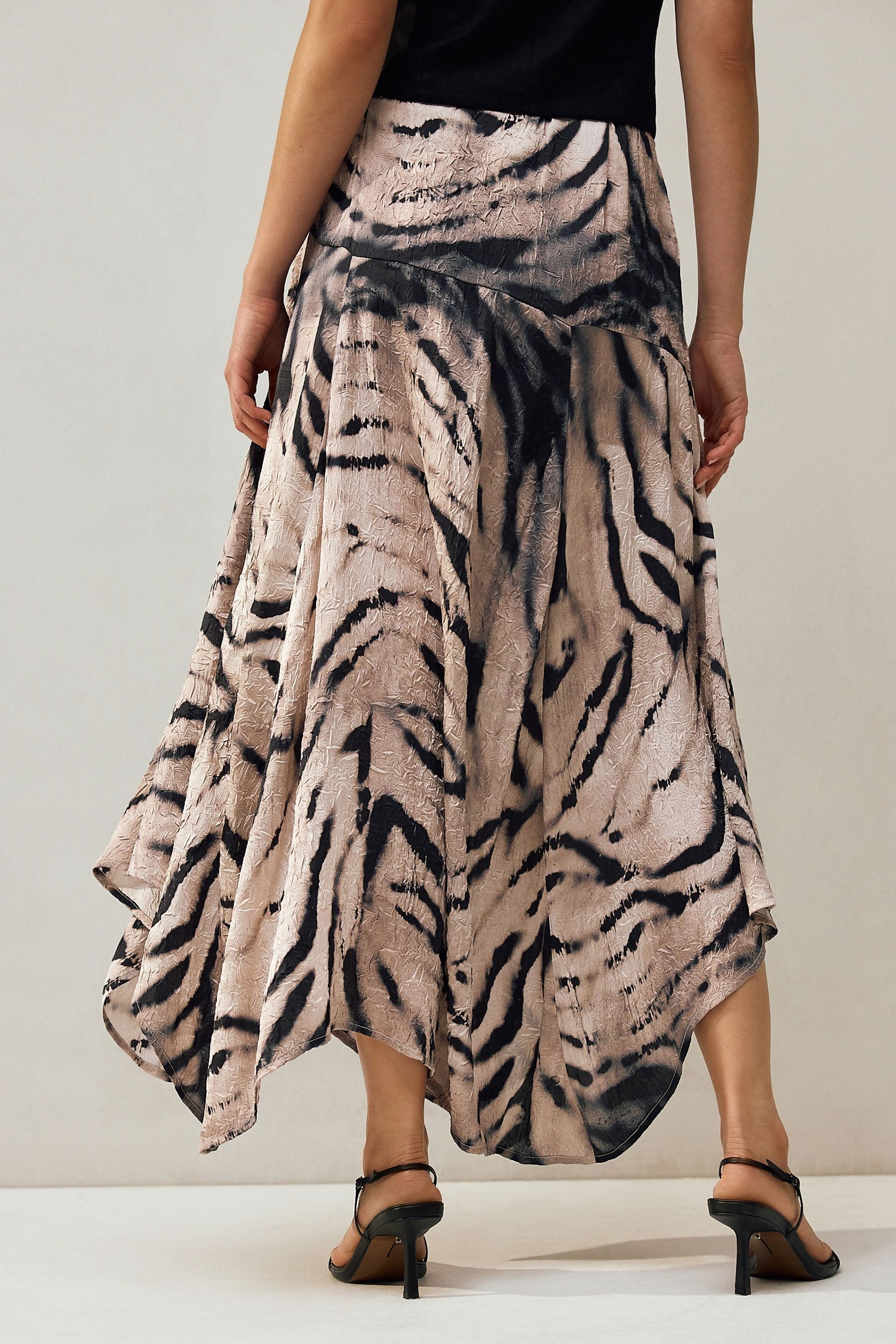 Next Midirock Asymmetrischer Midirock aus Satin in Knitteroptik (1-tlg) günstig online kaufen