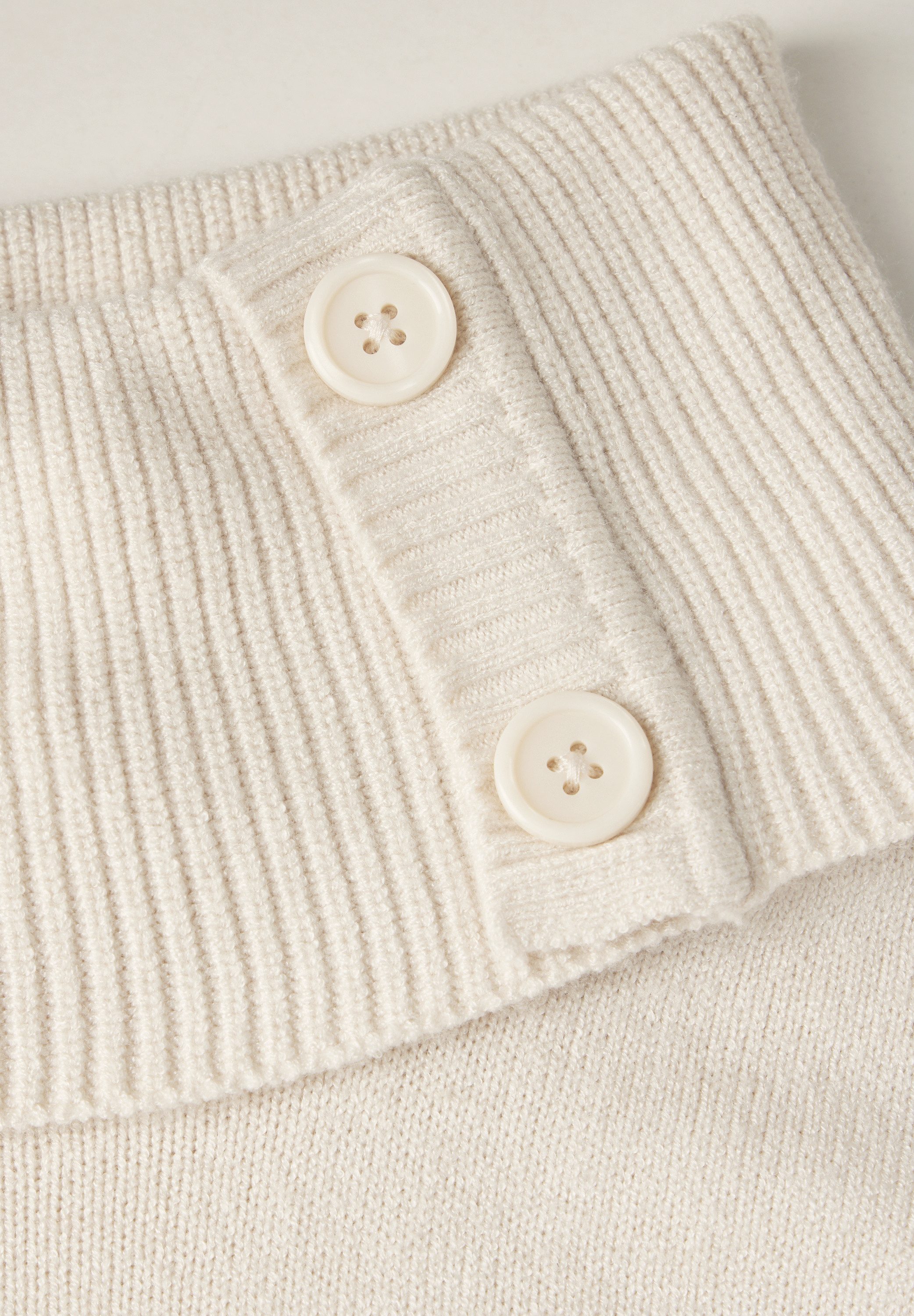 STREET ONE Rollkragenpullover mit Knopf Details