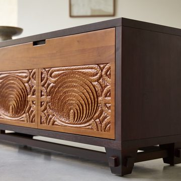 Tikamoon TV-Schrank Frida TV-Möbel aus massivem Mahagoniholz 200 cm