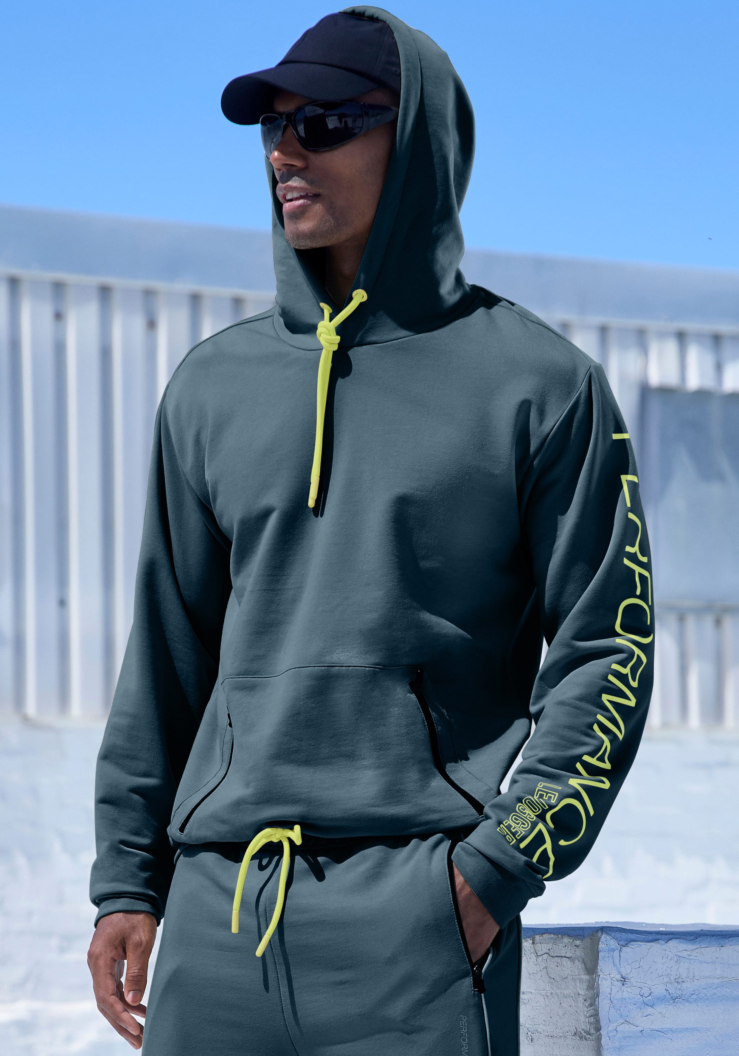 Le Jogger Performance Kapuzensweatshirt mit praktischen Reißverschlusstaschen