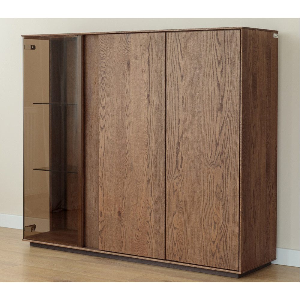 Lomadox Highboard CARISOLO-163, 135 cm breit in Eiche massiv dunkel, montiert, inkl. LED-Beleuchtung