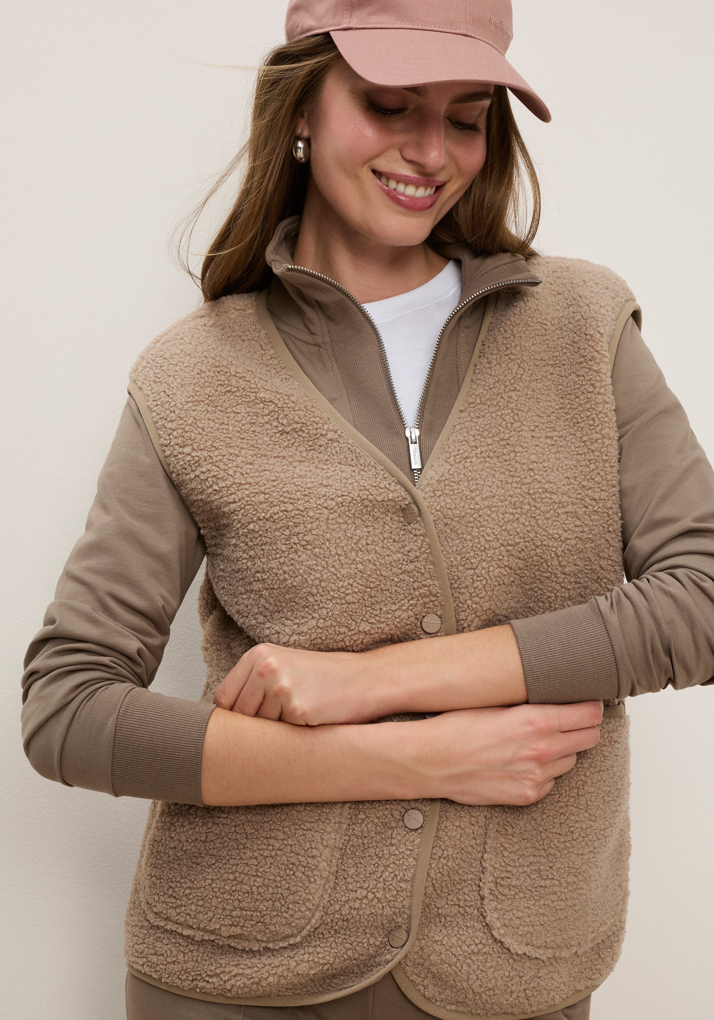 Tamaris Kurzweste aus Teddy Fleece, mit Druckknöpfen – Bild 4 von 5