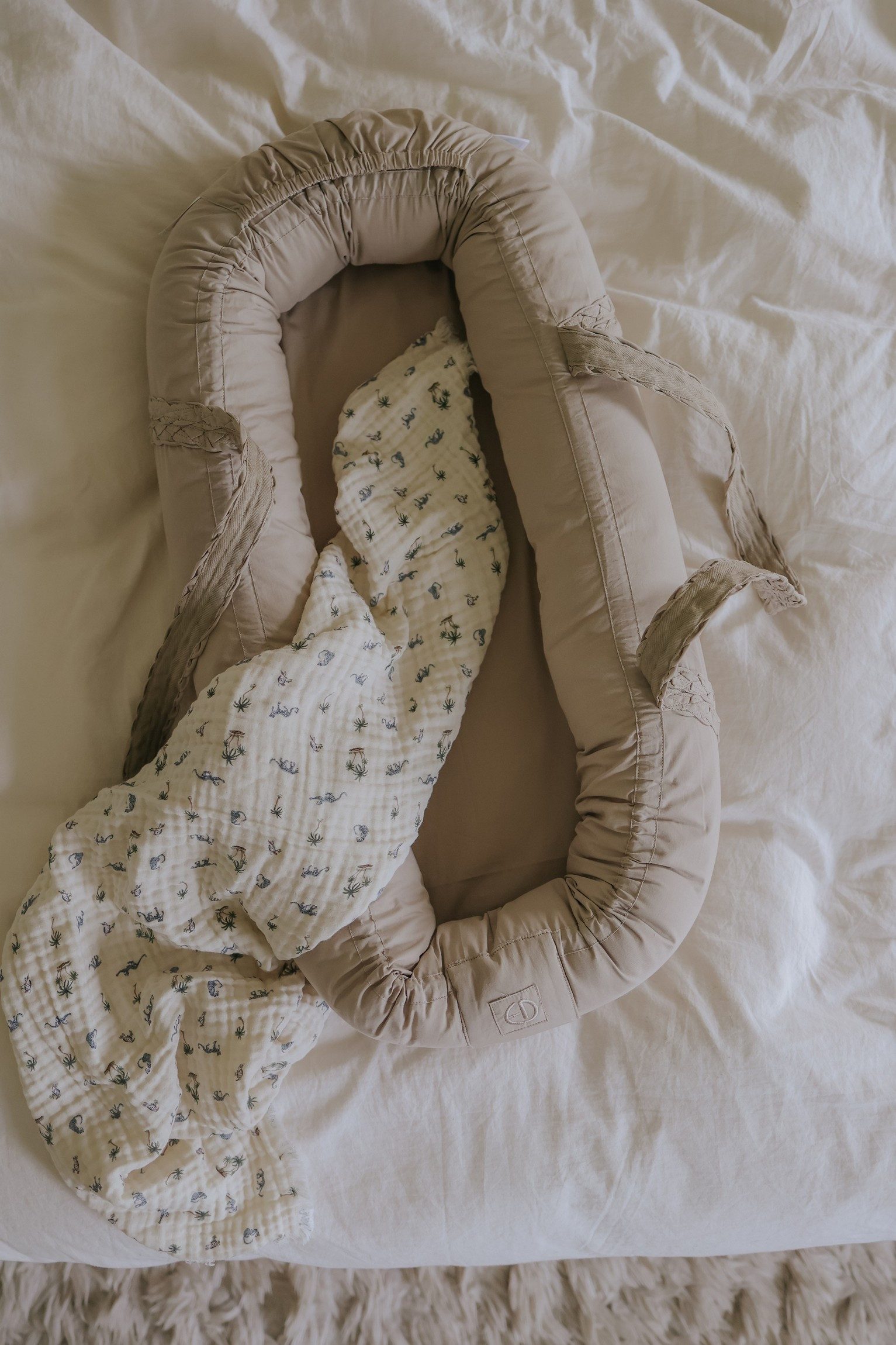 Elodie Bettnestchen Elodie Babynestchen tragbar - Tender Taupe, (1-tlg., Tragbar mit stabilem Boden - Hochwertige Verarbeitung - Haltbar), tragbar mit stabilem Boden