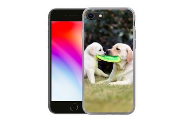MuchoWow Handyhülle Hund mit seinem Welpen und einem Frisbee, Handyhülle Apple iPhone 7, Smartphone-Bumper, Print, Handy Schutzhülle