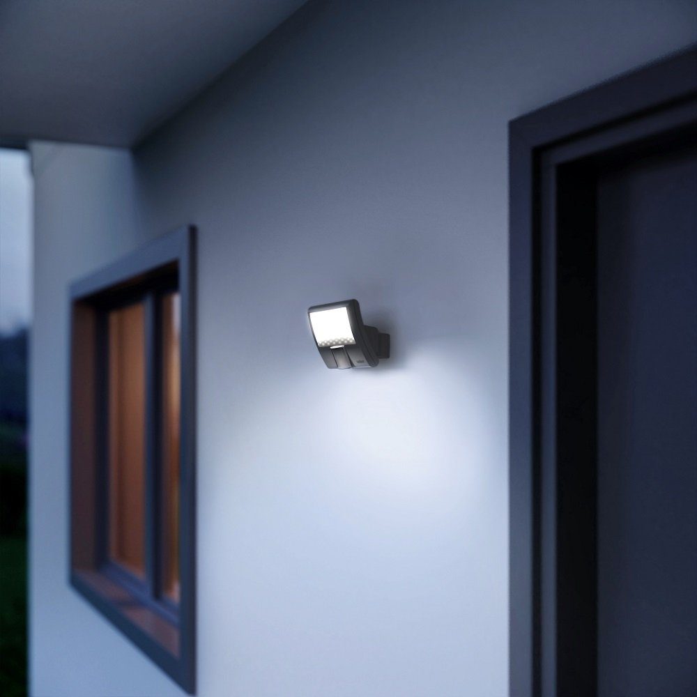 steinel LED Wandstrahler m Flutlicht, Warmweiß, curved S, außen, Home LED Bewegungsmelder, 160° fest XLED Reichweite Wandleuchte, 8 integriert