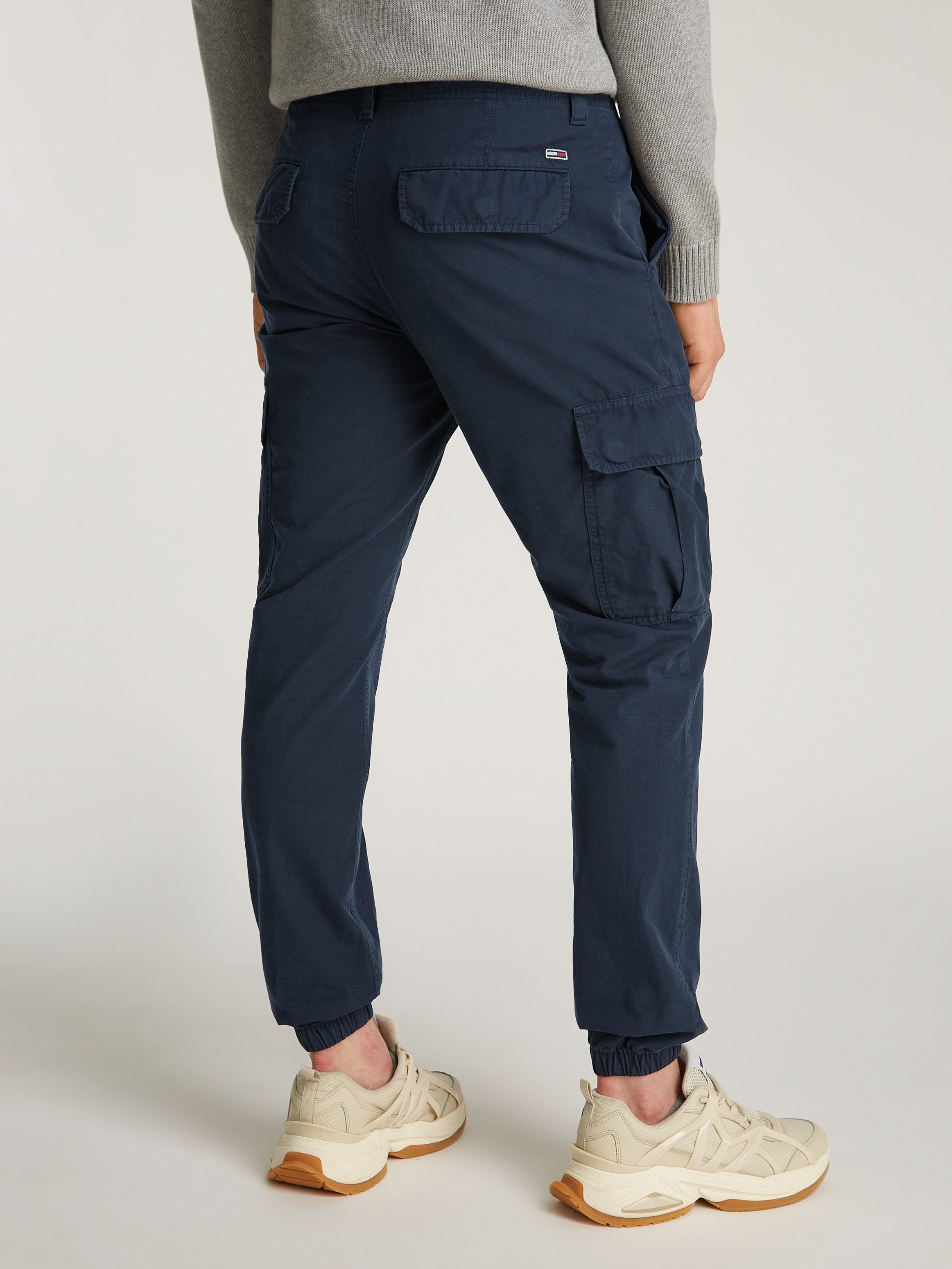 Tommy Jeans Cargohose TJM RYAN CARGO mit Logostickerei günstig online kaufen