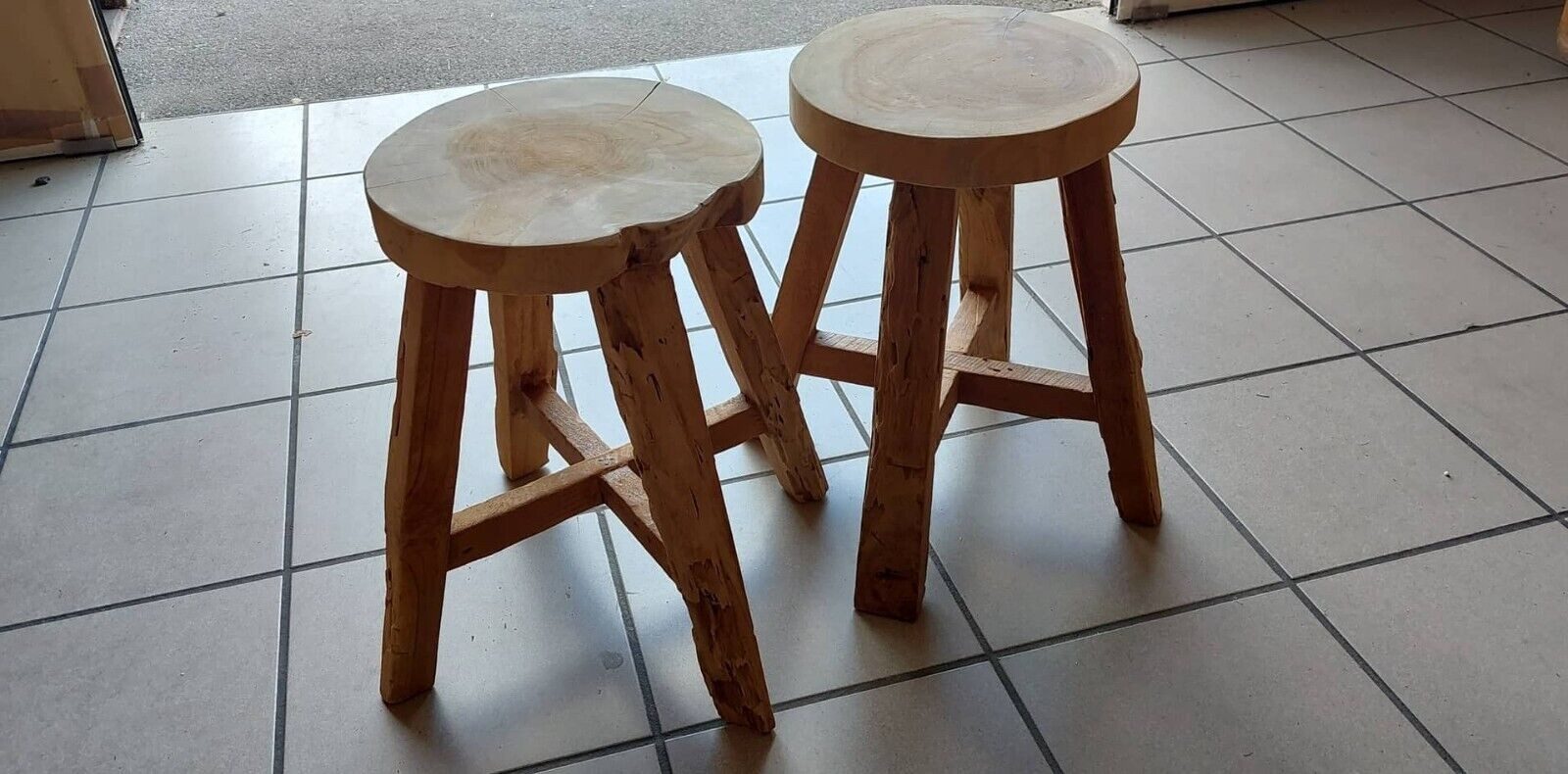 Couchcenter Sitzhocker Rustikaler Teakholz Teak Holz massiv Sitzhocker Hocker rund Semar