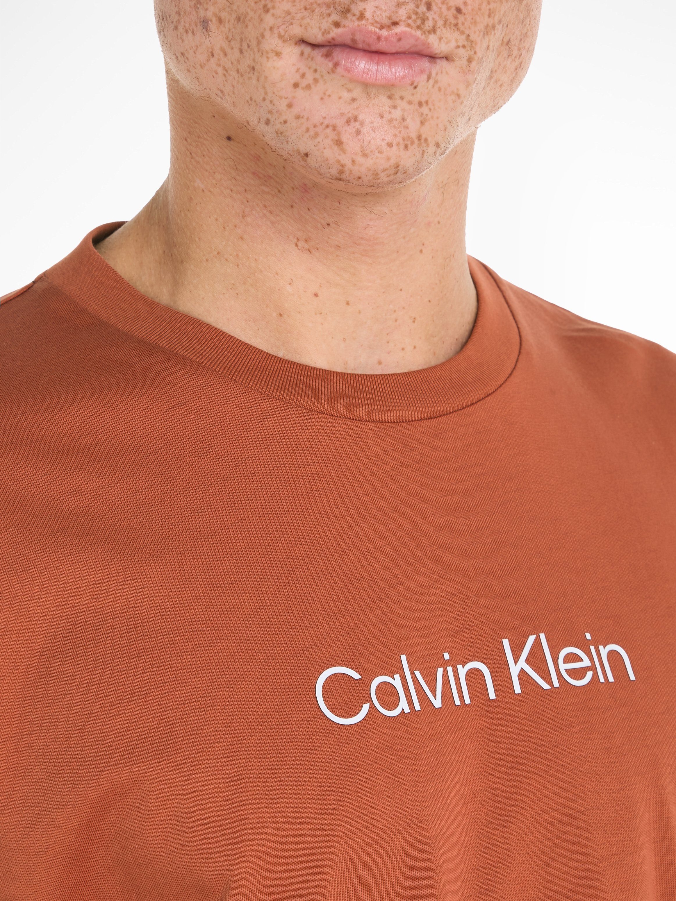 LOGO Copper T-Shirt HERO Klein Markenlabel COMFORT T-SHIRT mit Calvin aufgedrucktem Sun