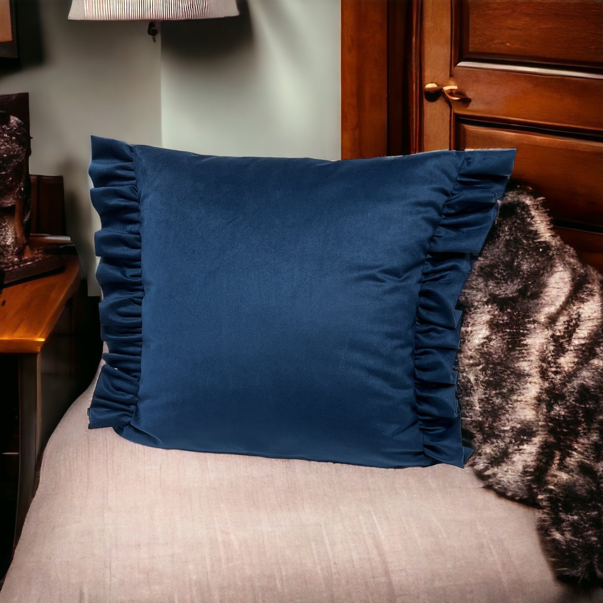 RoKo-Textilien Kissenbezug Kissenbezug mit Rüschen Samt Velvet Art Kissenhülle in 5 Maßen 40x40, mit Reißverschluss