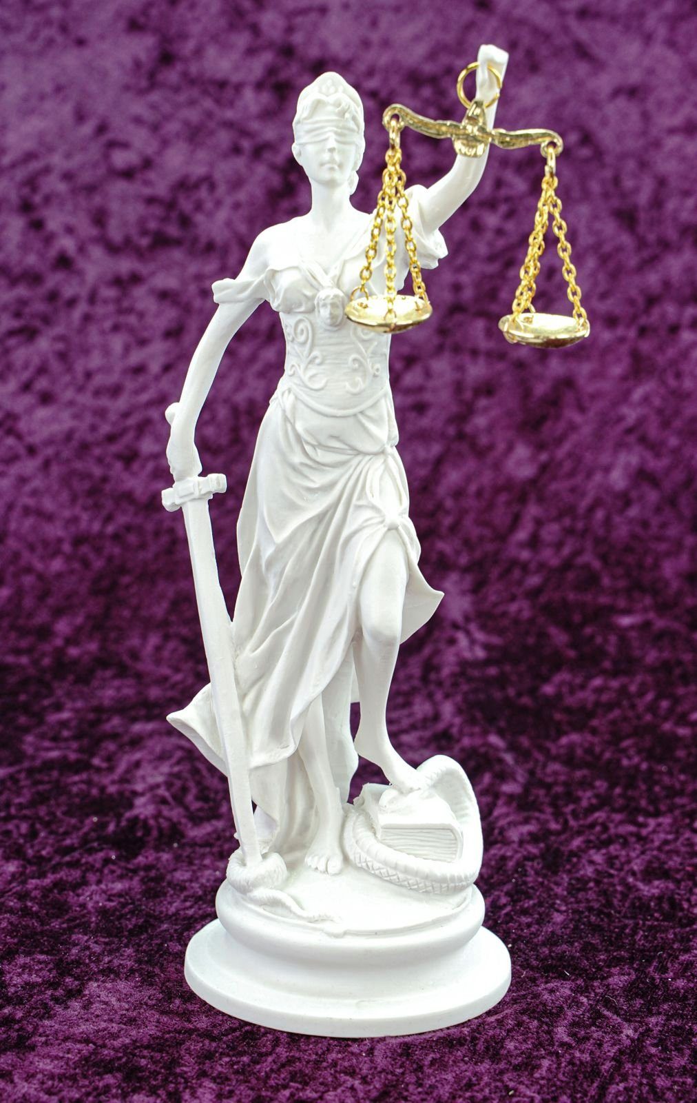 Kremers Schatzkiste Dekofigur Alabaster Justitia BGB gold cm runder Figur Sockel weiß Göttin 21 Gerechtigkeit Skulptur Recht