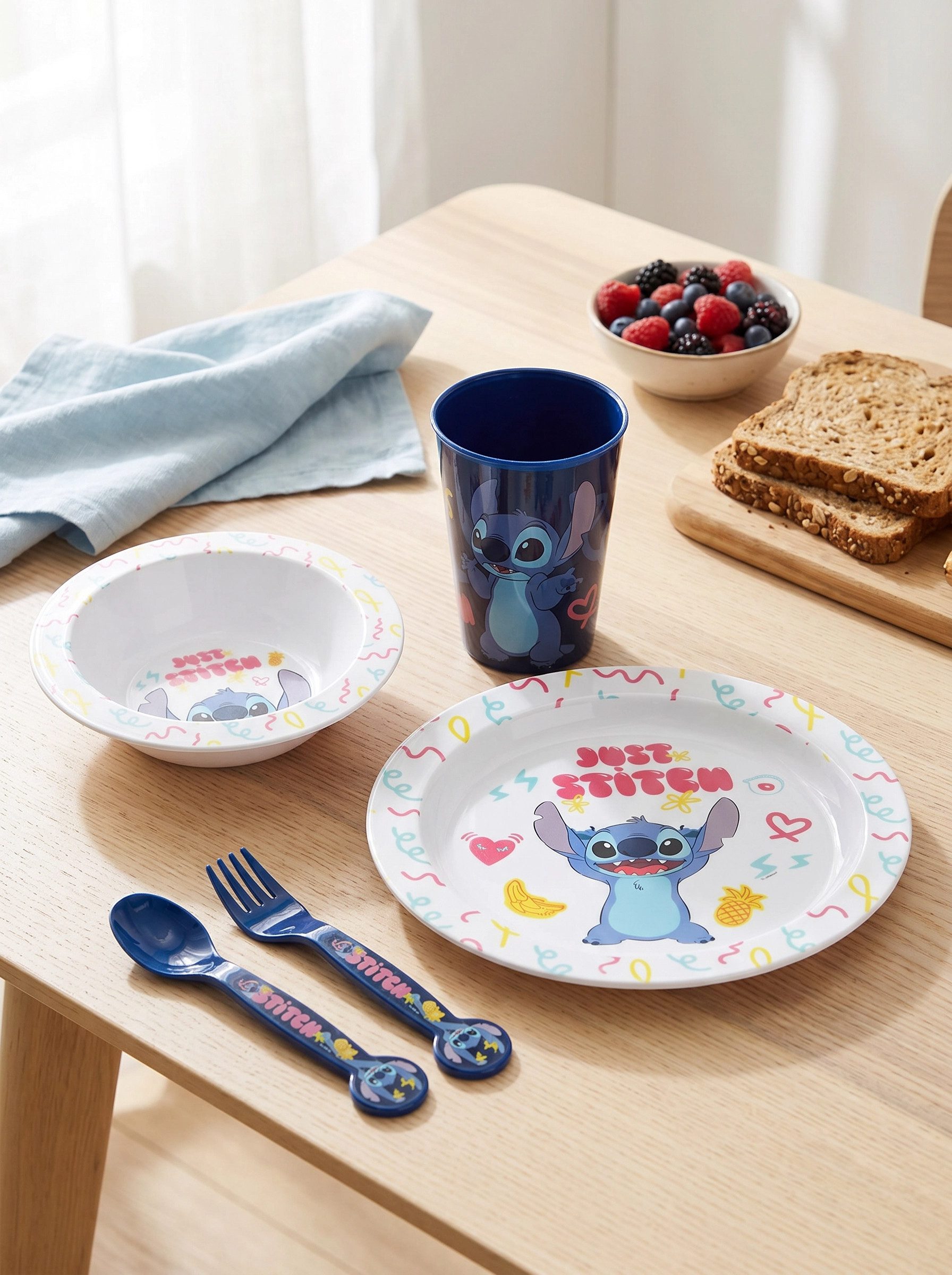 Disney Kindergeschirr-Set Disney Stitch Kinder Geschirr-Set 5 teilig (5-tlg), 1 Personen, BPA-Frei, Becher Teller Schüssel Besteck