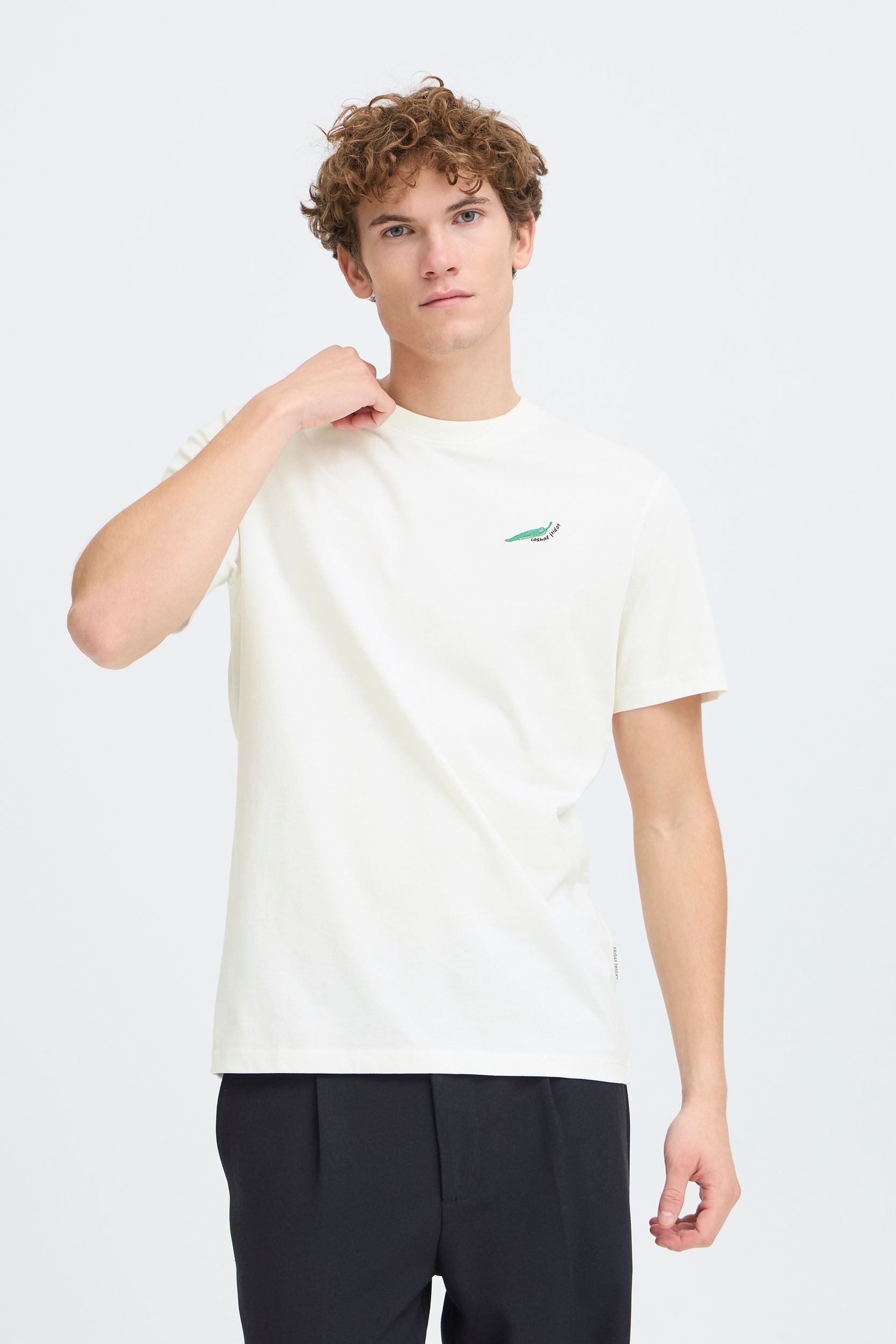 Casual Friday T-Shirt Gerade Passform Rundhals Dezente Stickerei Komfortabel für Herren (1-tlg) Baumwolle Normal Fit Rundhals Kurzarm Einfarbig atmungsaktiv