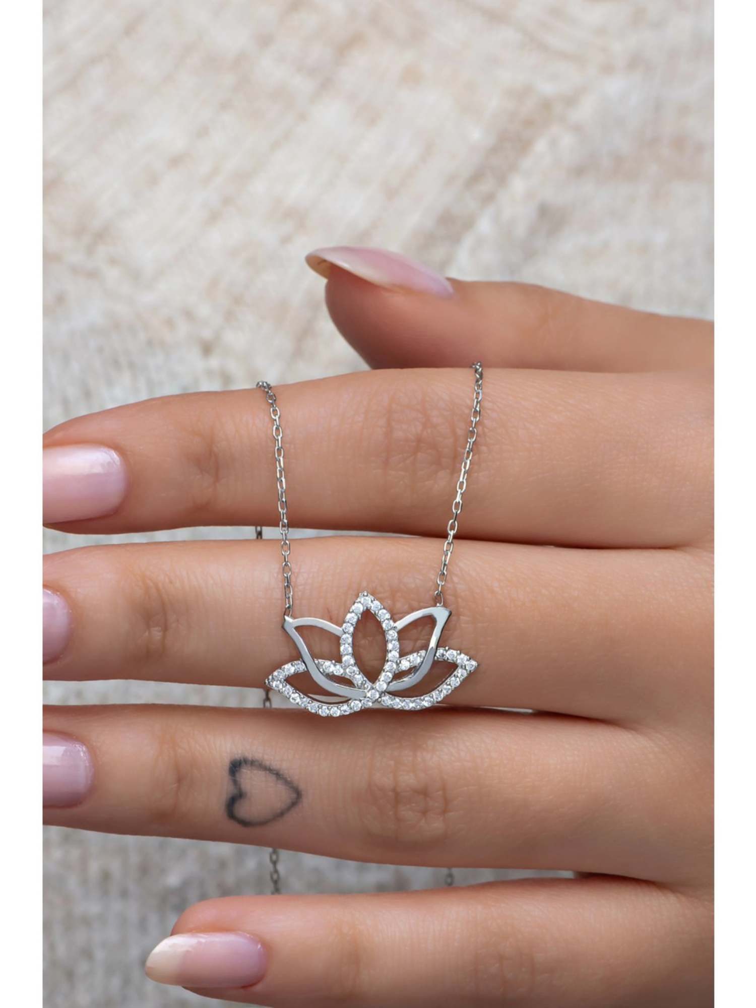 Nisan Kette und Anhänger Set, Damen Halskette mit Lotusblüten-Anhänger – 92 günstig online kaufen