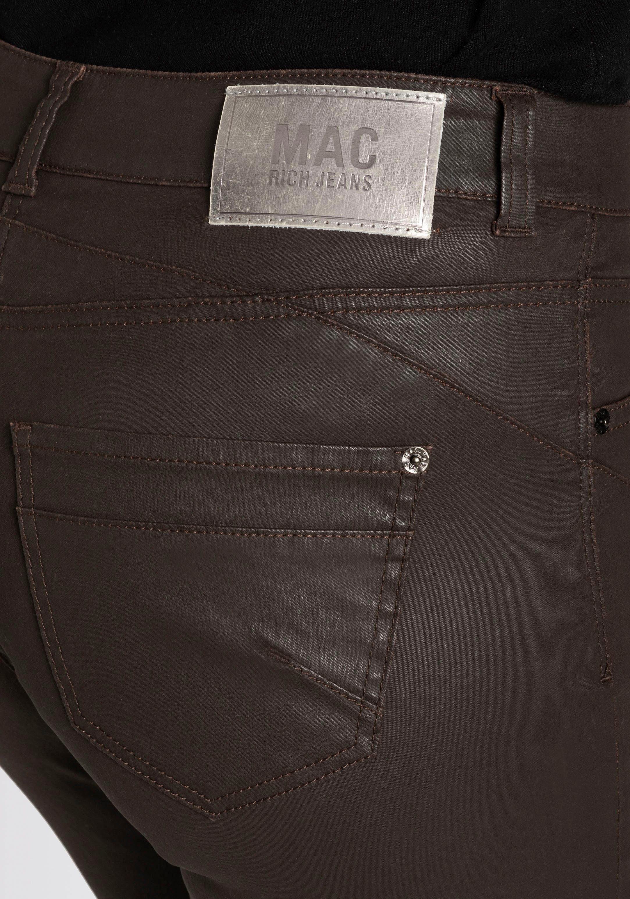 MAC Röhrenhose RICH SLIM chic Reißverschluss-Detail brown am Bein mit truffle coating