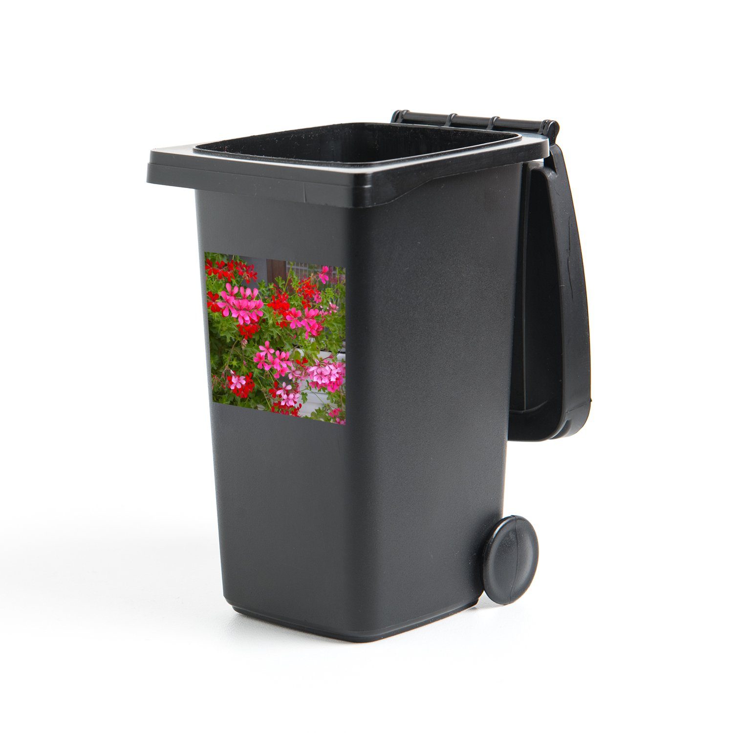 MuchoWow Wandsticker Geranienblüten im Garten (1 St), Mülltonnen-Aufkleber, Mülleimer, Mülltonne, Sticker, 40x40 cm