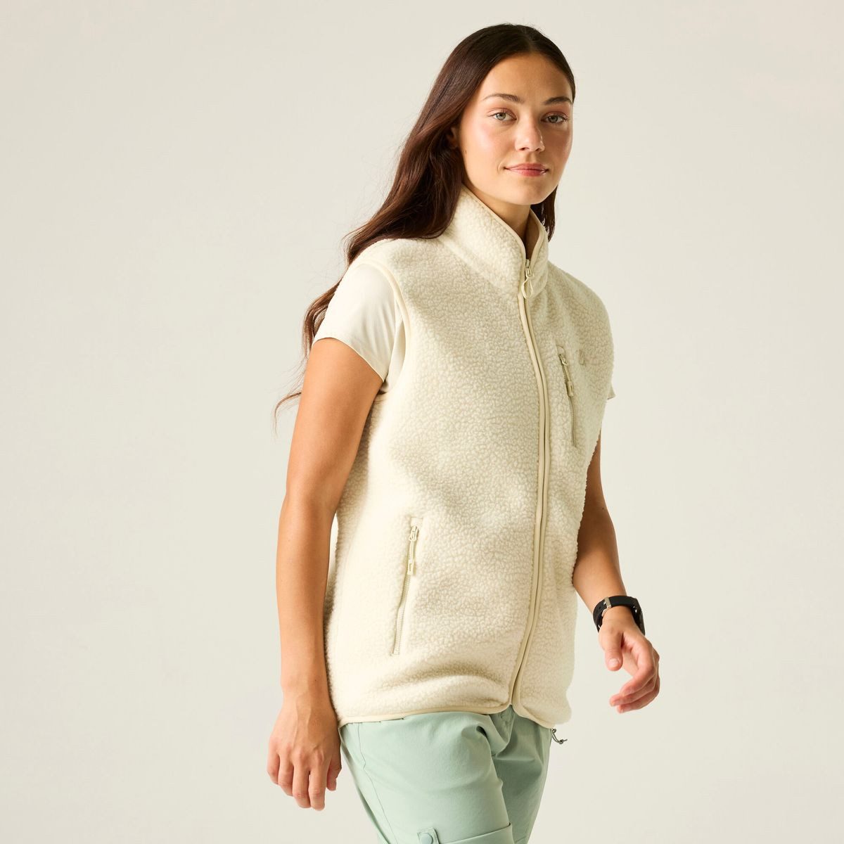 Dare2b Funktionsweste Excursion Gilet Damenweste für Outdoor-Aktivitäten mit UV-Schutz und praktischen