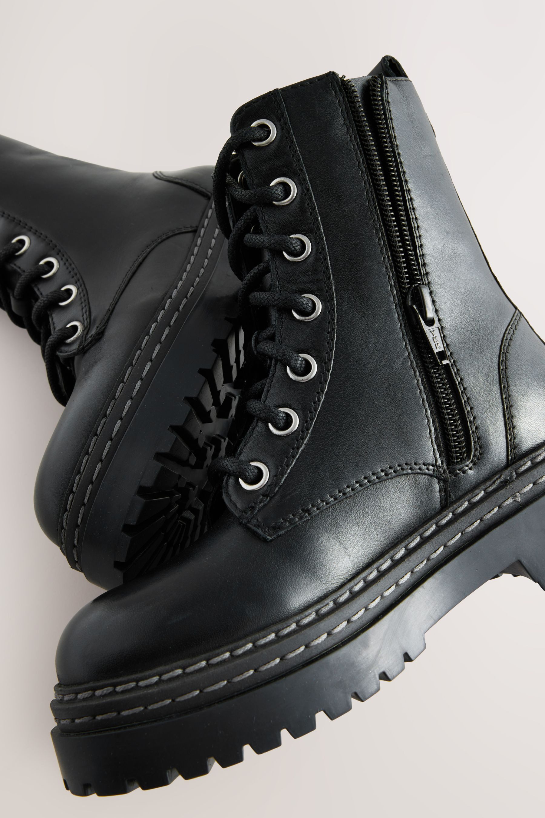 Next Markanter Stiefel mit Schnürung Schnürstiefelette – Bild 3 von 4
