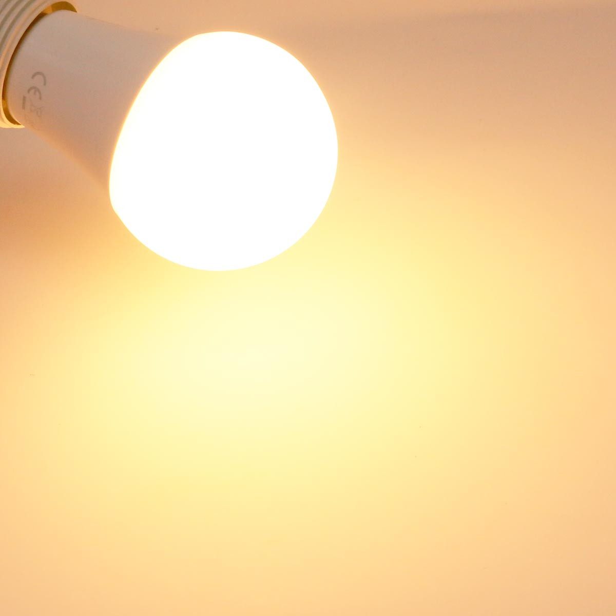 STAR TRADING LED-Leuchtmittel E27 LED Birne mit Dämmerungssensor ww 1055lm 9,6W, warmweiß
