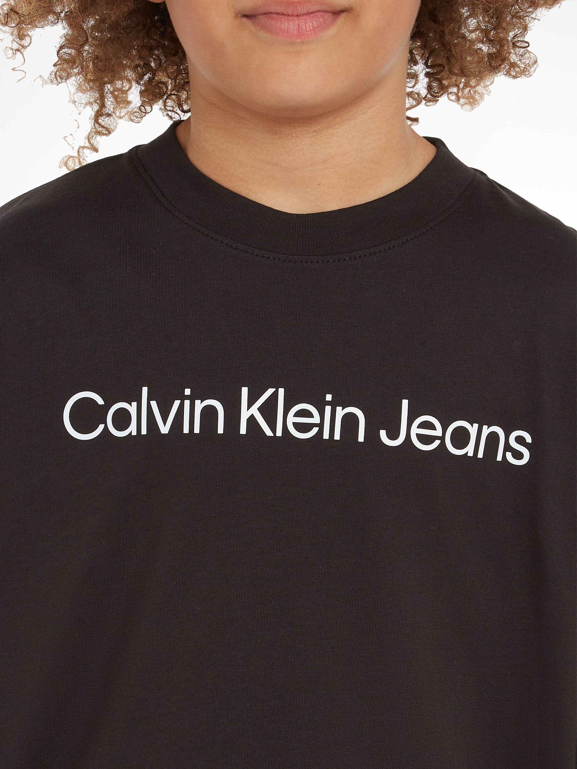 mit INST. glänzenden Langarmshirt Klein Calvin RELAXED Black Jeans LS T-SHIRT LOGO Ck Logodruck