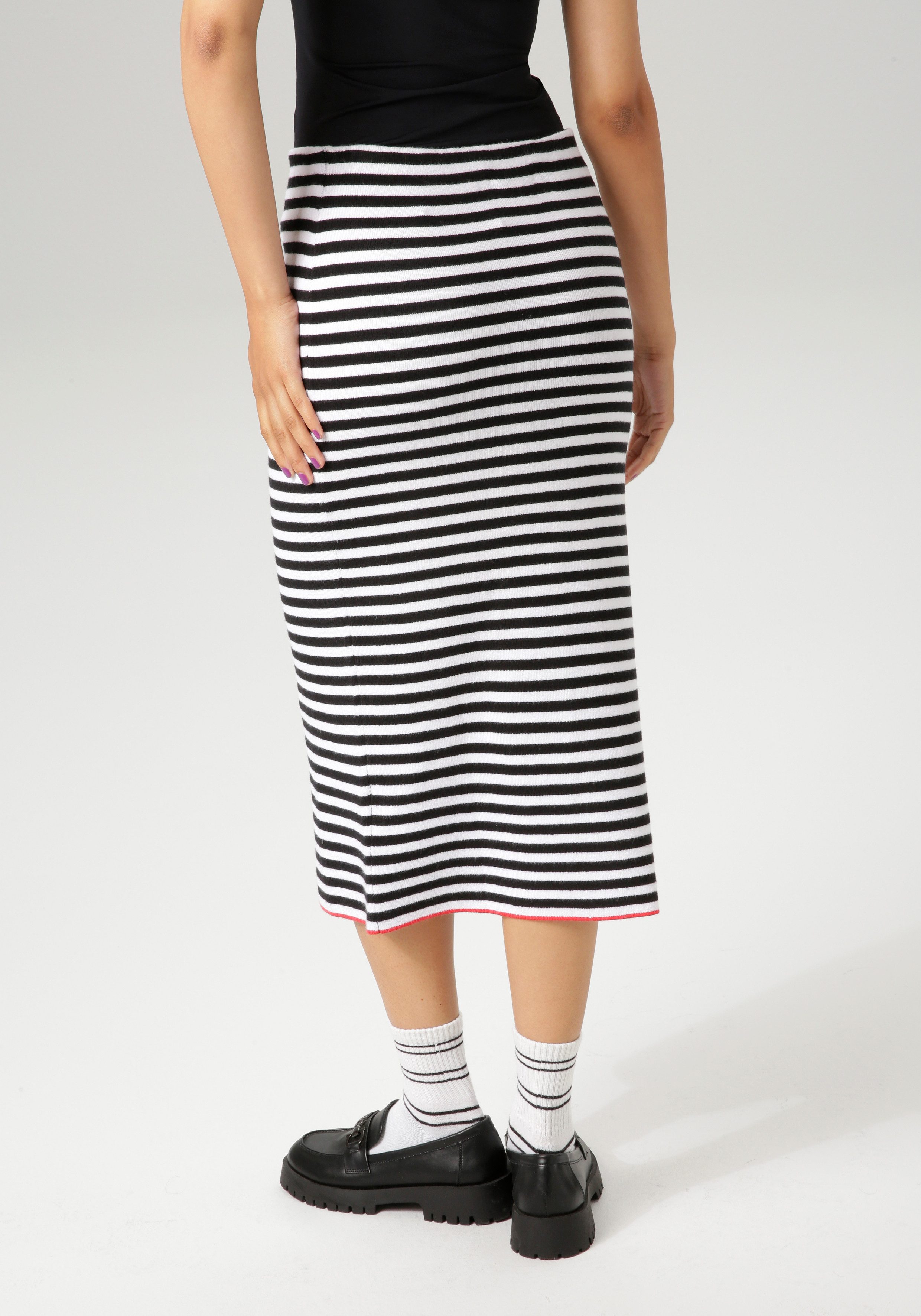 Aniston CASUAL Strickrock mit rotem Farbakzent am Saum günstig online kaufen