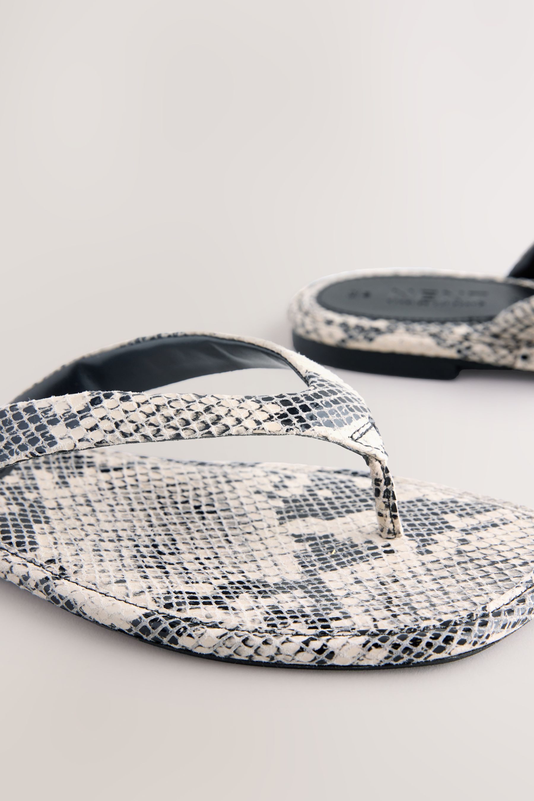 Next Forever Comfort® Eckige Zehentrennersandale Sandale (1-tlg) günstig online kaufen