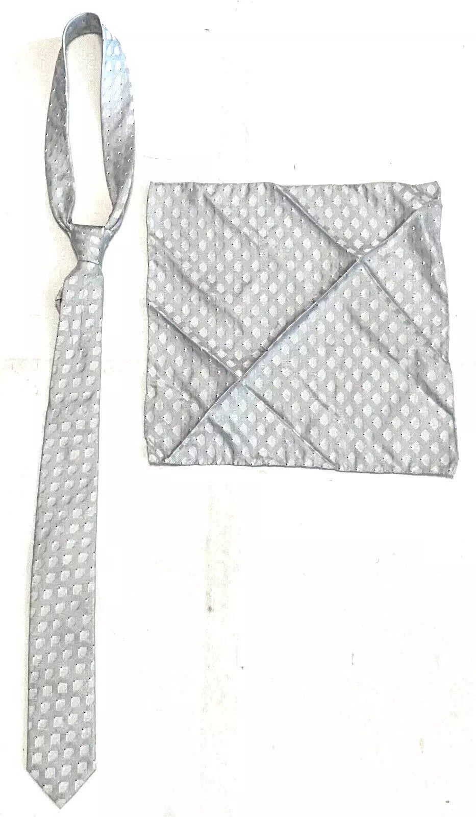 Corneliani Krawatte CC Corneliani Collection Herren krawatte und Einstecktuch Set, Silber Hochwertig verarbeitet Seidenkrawatte