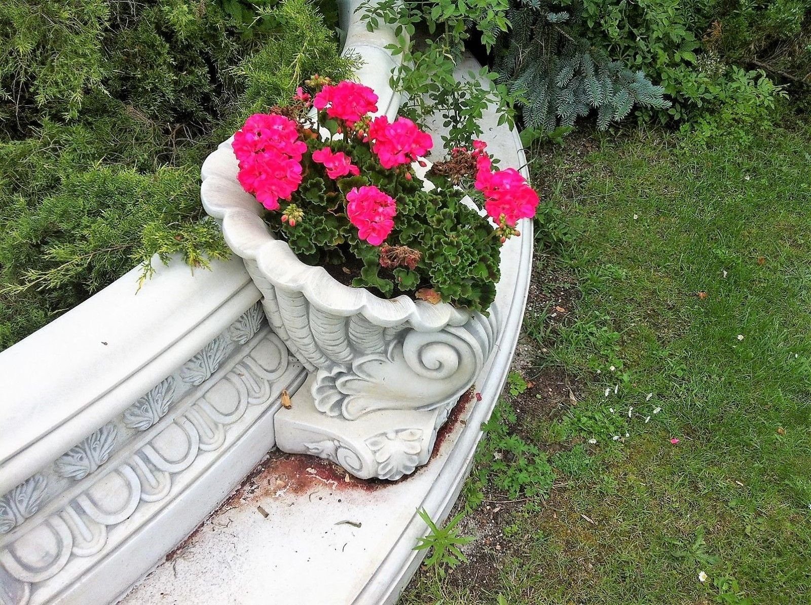 Antikes Wohndesign Krugfrau Beckenumrandung Steinfigur halbrunder Griechisc Gartenfigur Gartenfigur 