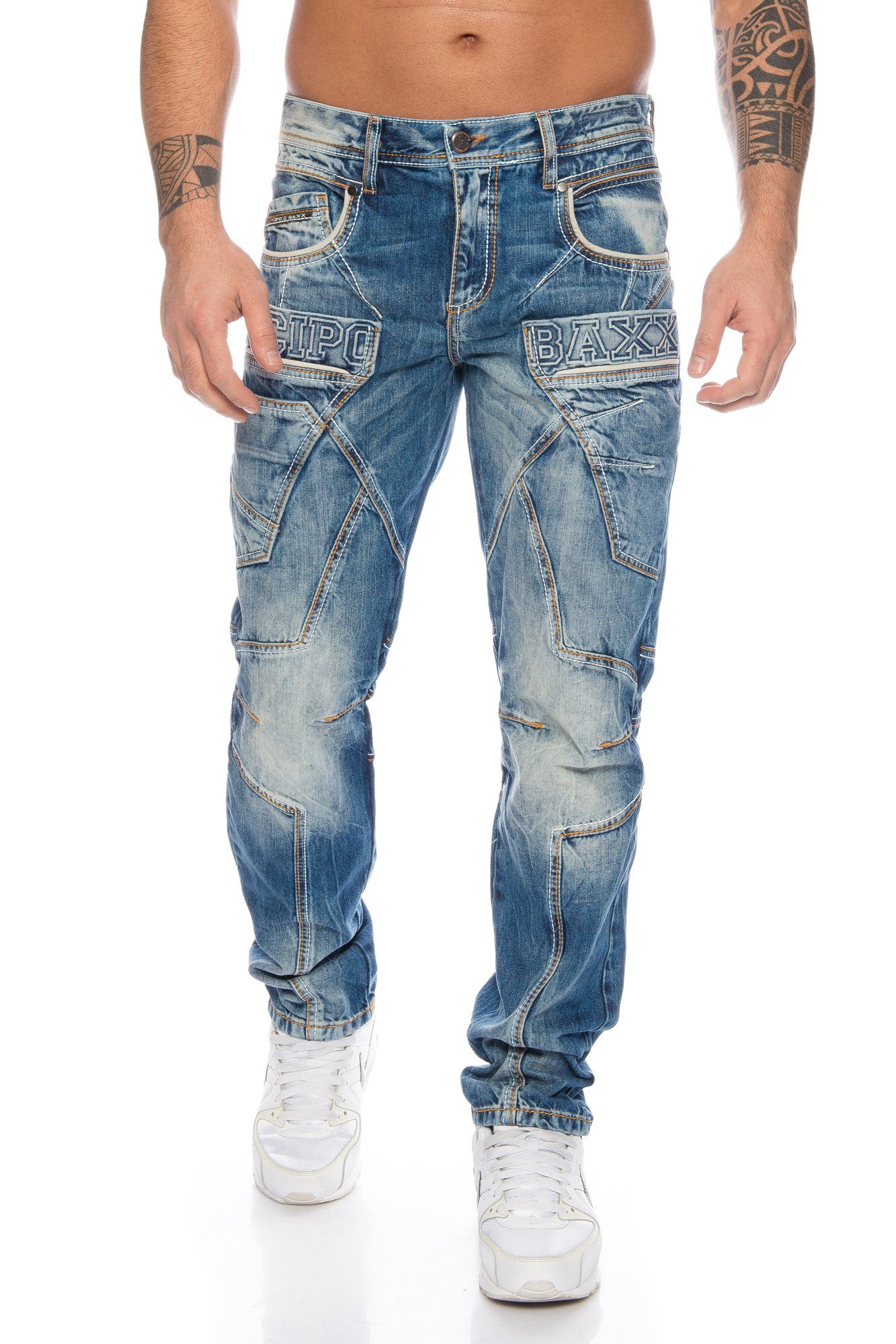 Cipo & Baxx Slim-fit-Jeans »Herren Jeans Hose mit ausgefallenem Labeldesign  und dicken Ziernähten« 3D Labelbranding und dicke Kontrastnähte