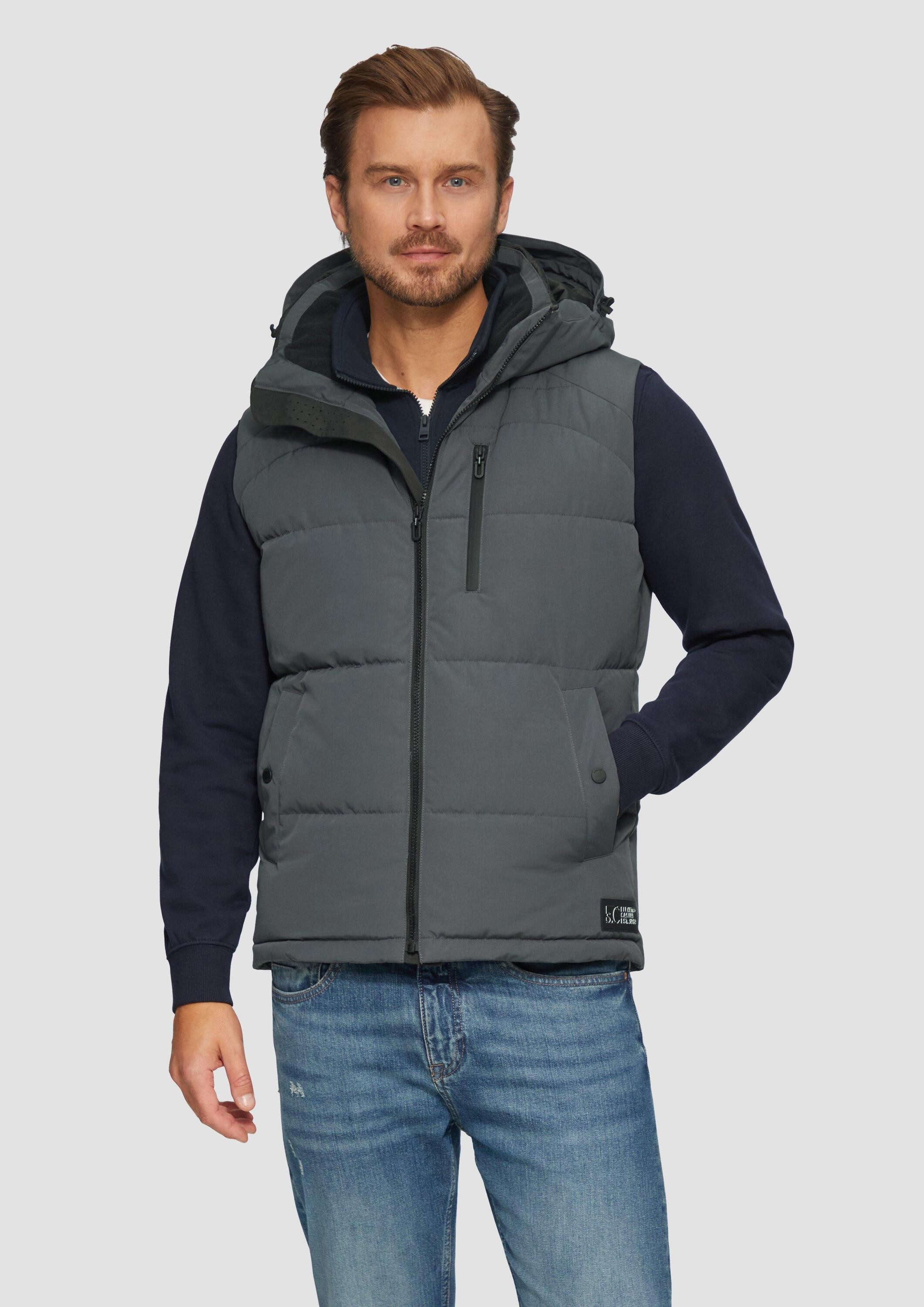 s.Oliver Outdoorjacke Outdoor-Weste Wärmende Steppweste mit abnehmbarer Kapuze