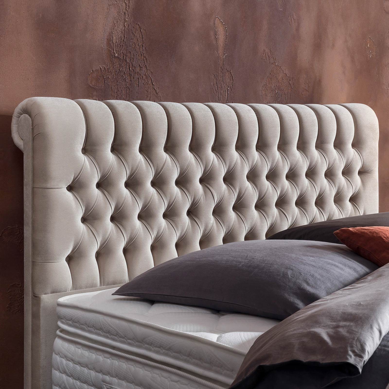BettCo Boxspringbett Chester (in Creme Velours, günstig online kaufen