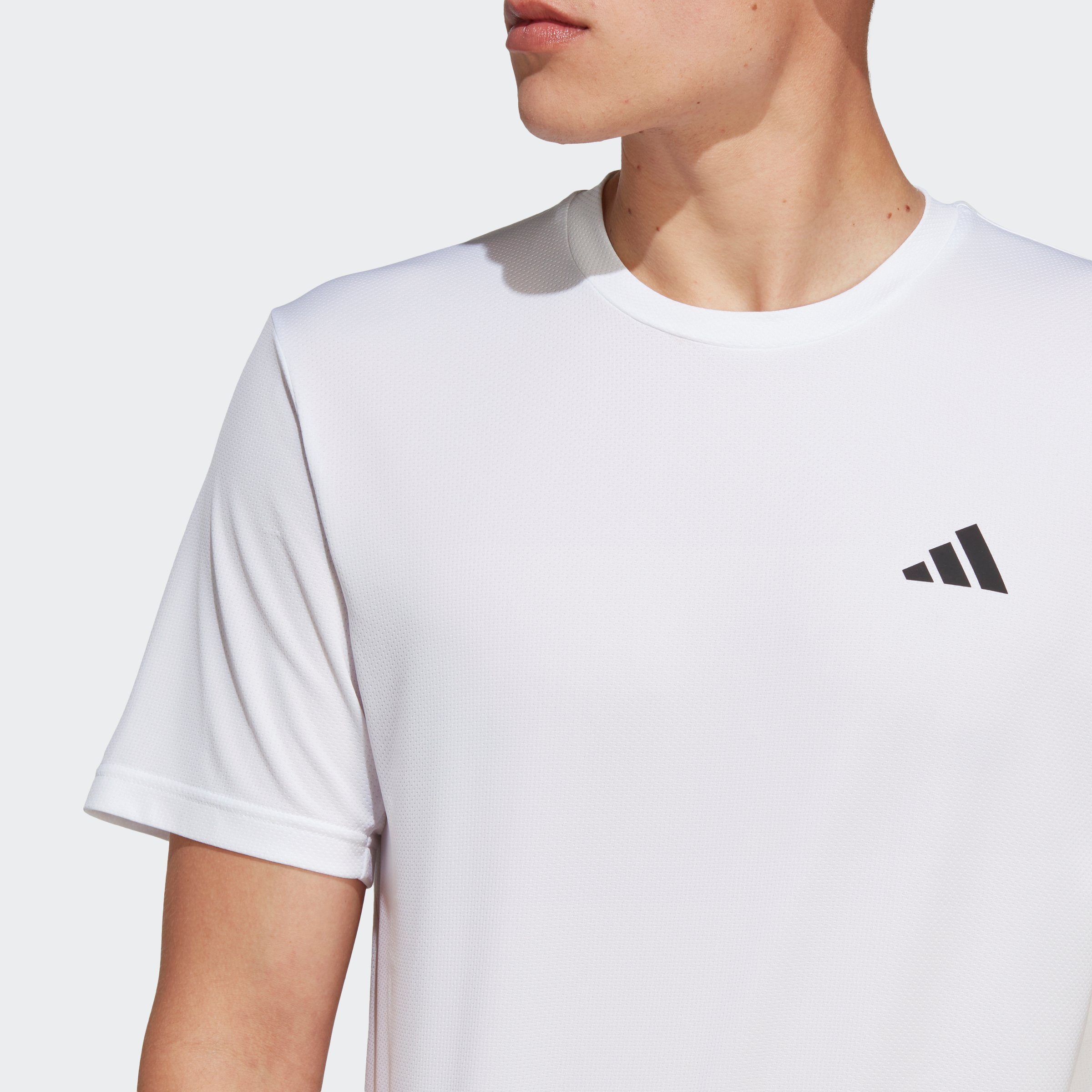 adidas / TRAIN White Performance T-Shirt ESSENTIALS Black TRAINING