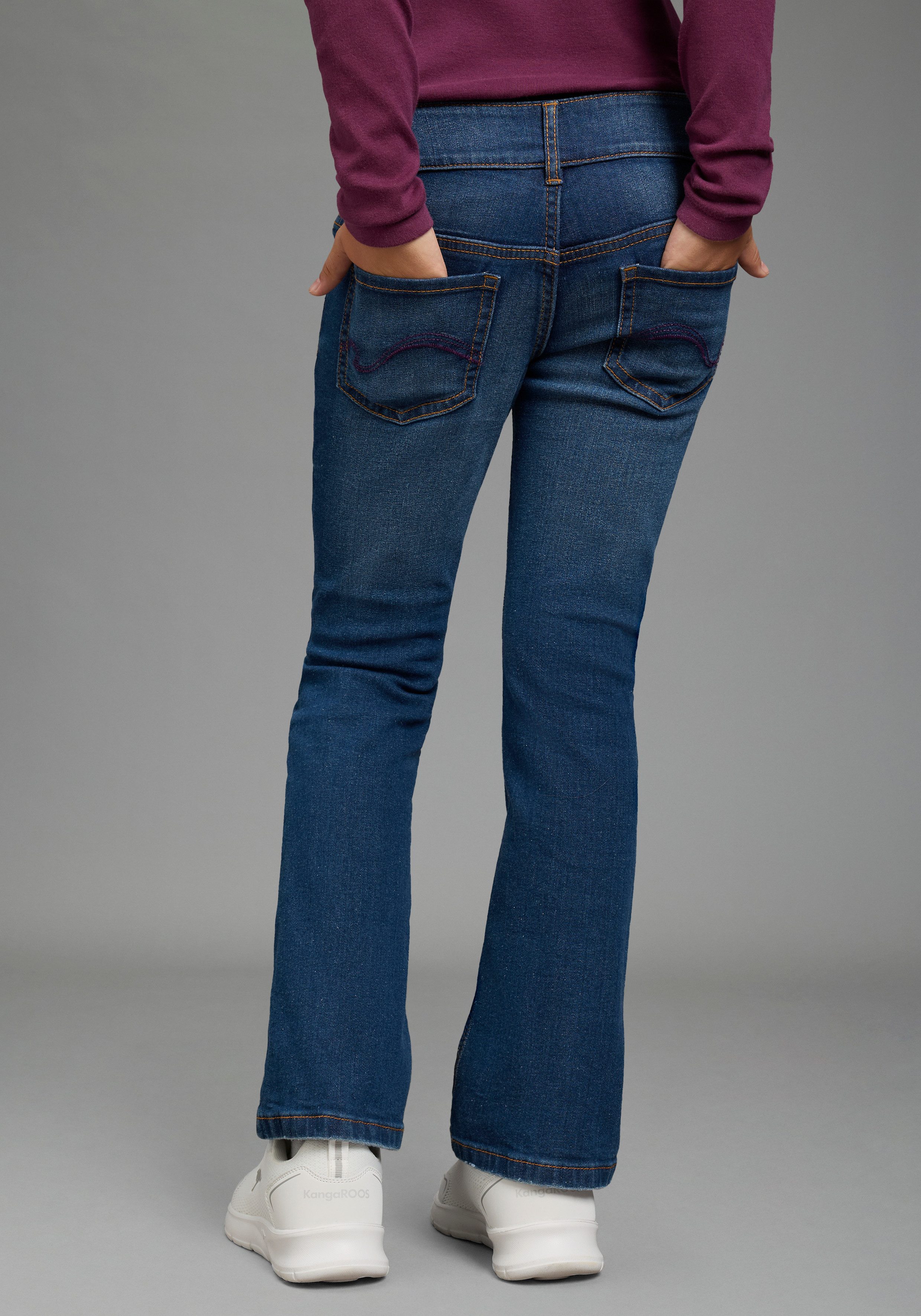 KangaROOS Bootcut-Jeans Stretchjeans Boot Cut Modische Jeans, authentische Waschung