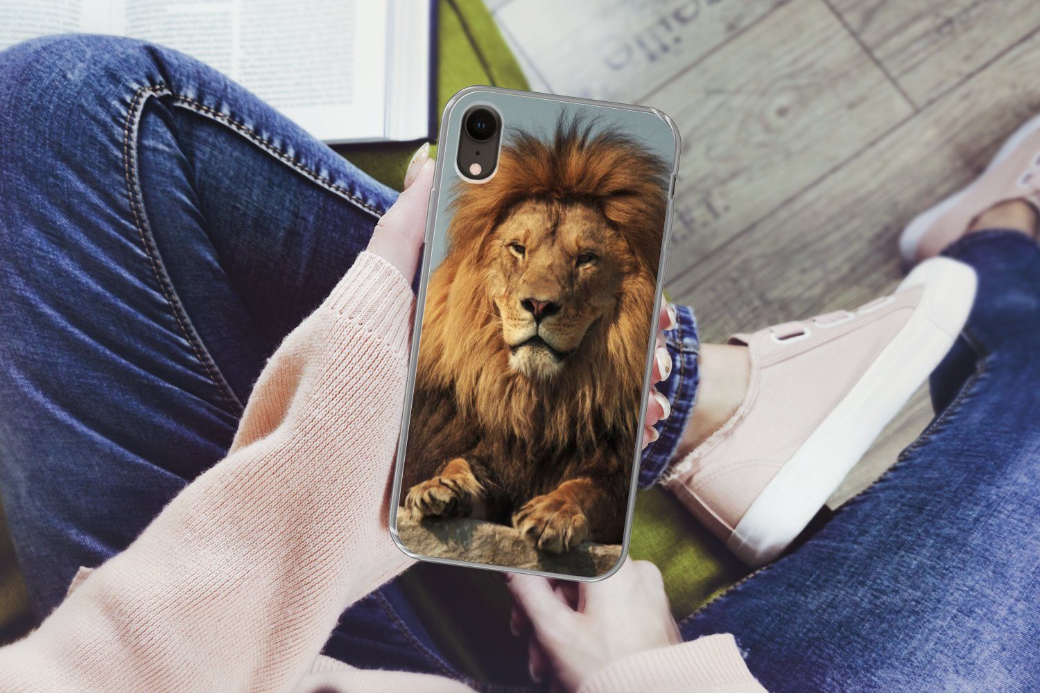 MuchoWow Handyhülle für Apple iPhone XR Löwe - Felsen - Porträt, Smartphone-Bumper, Print, Handy Schutzhülle Dünn