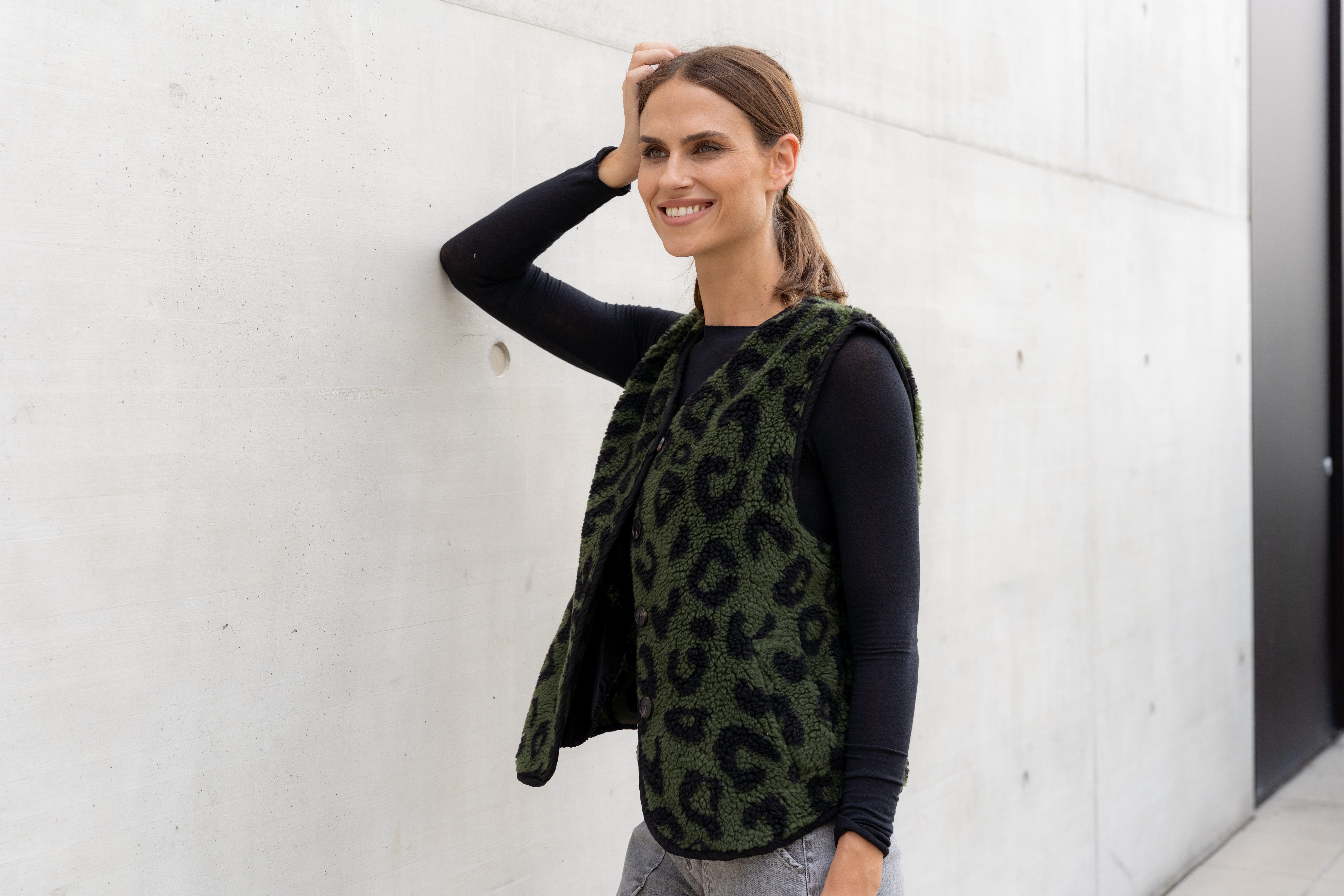 von Herzen Fellimitatweste Leo Teddyweste Khaki – ärmellos – Onesize – mit Animalprint