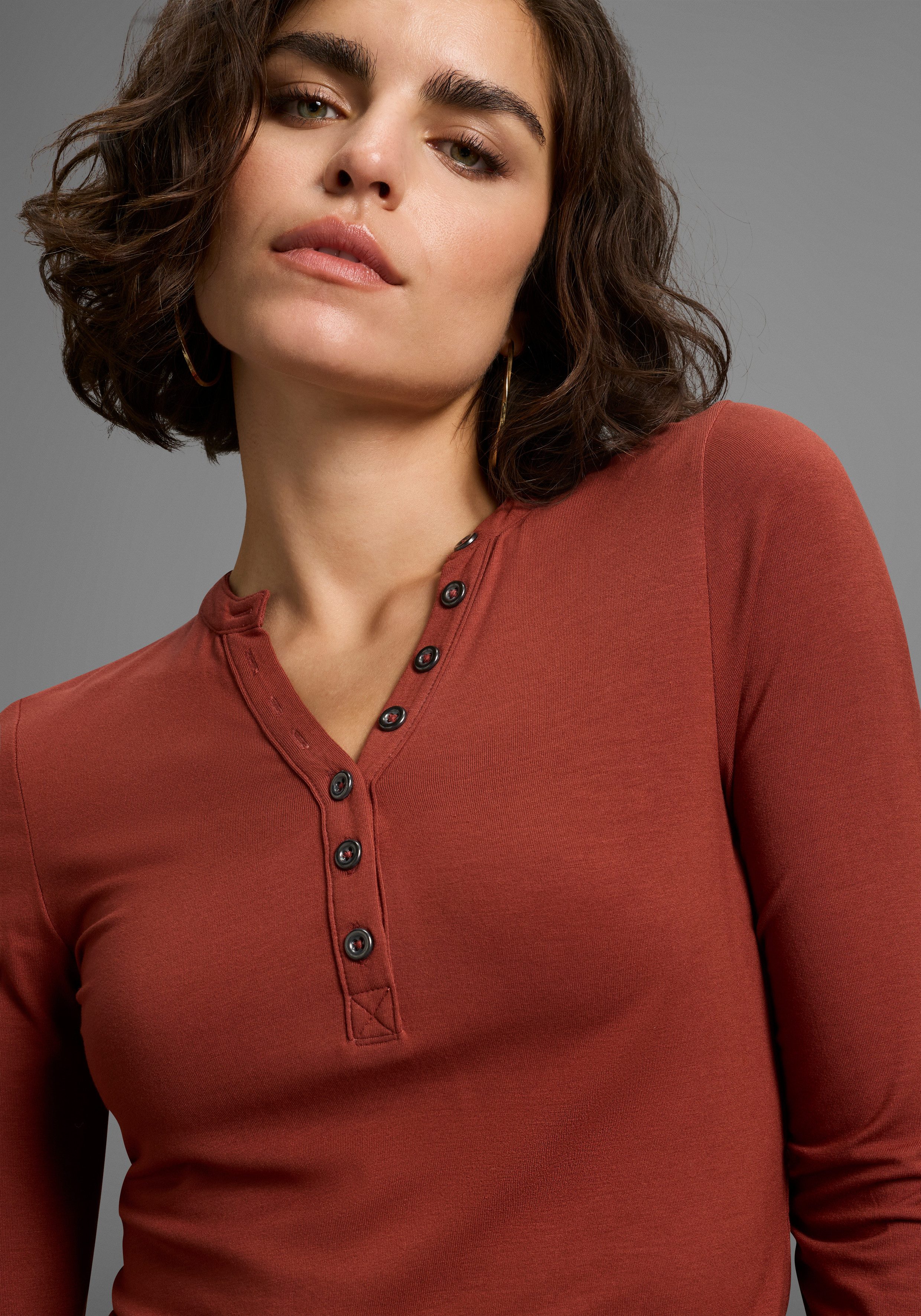 Laura Scott Longsleeve mit Knopfleiste