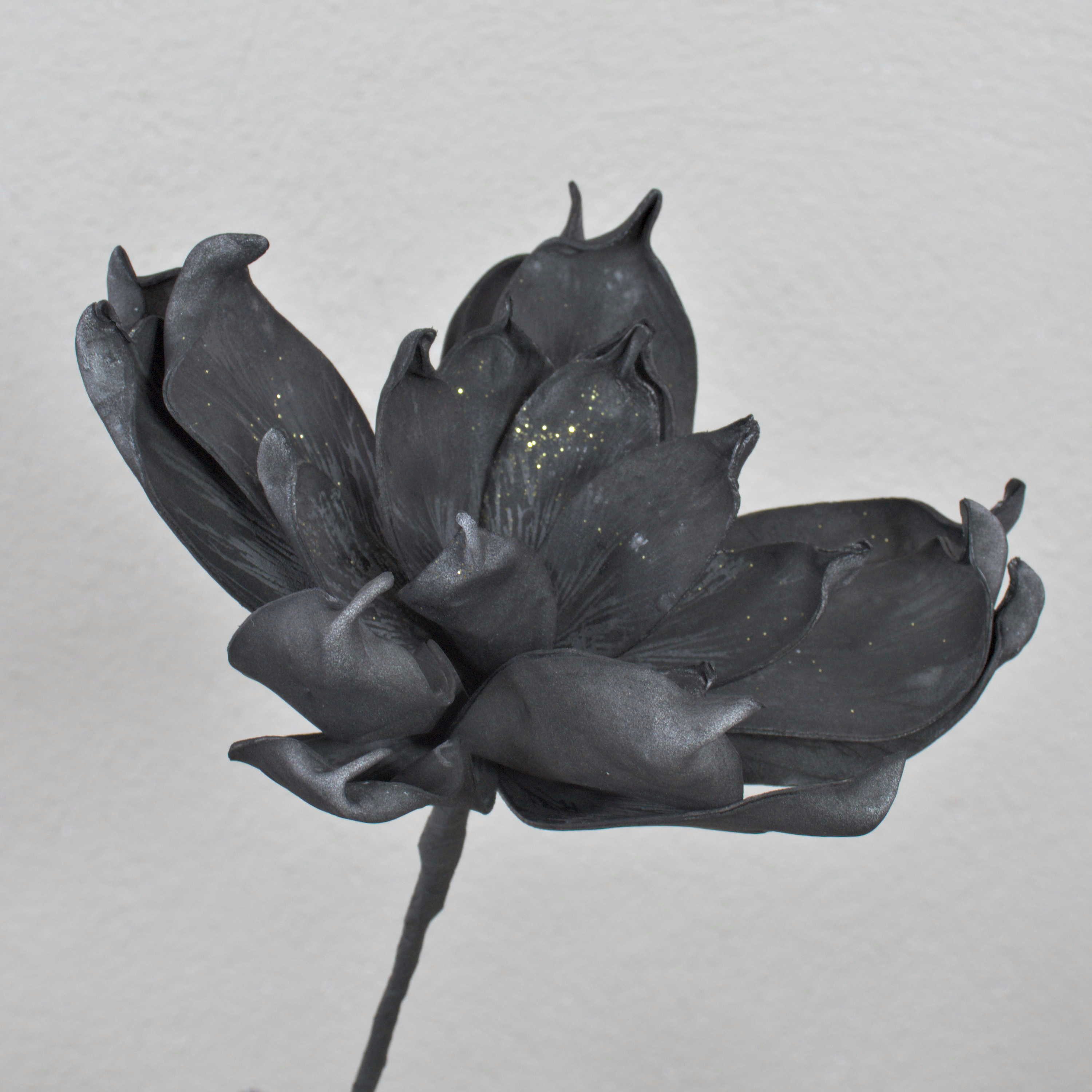 Kunstblume Künstliche Magnolie AMILIE, Glitzer, schwarz, 30cm, Ø26cm Magnolie, artplants, Höhe 30.0 cm