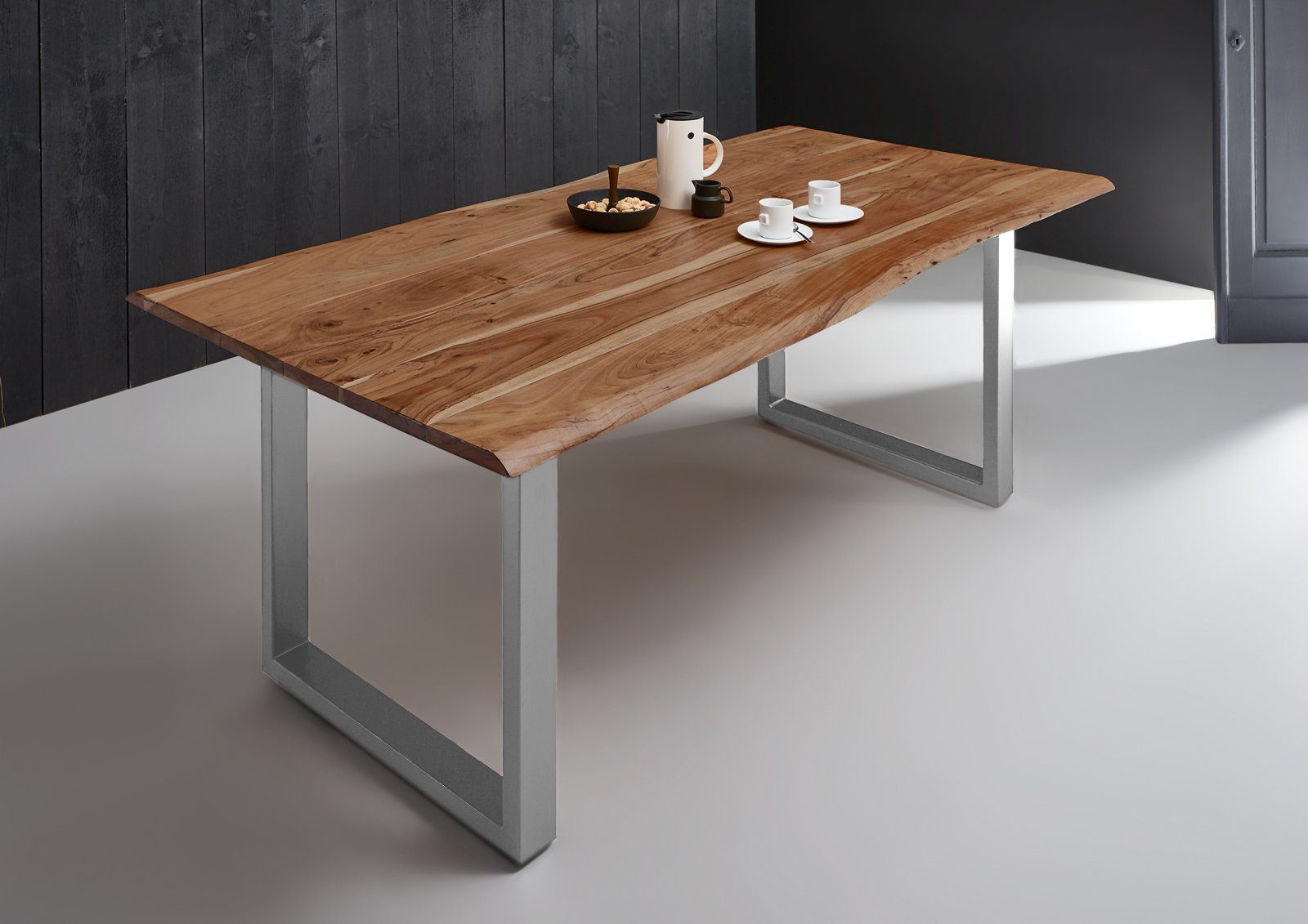 SAM® Baumkantentisch Lucy, Akazienholz, echte Baumkante, Metallgestell U-Form, bis 3,20 Meter