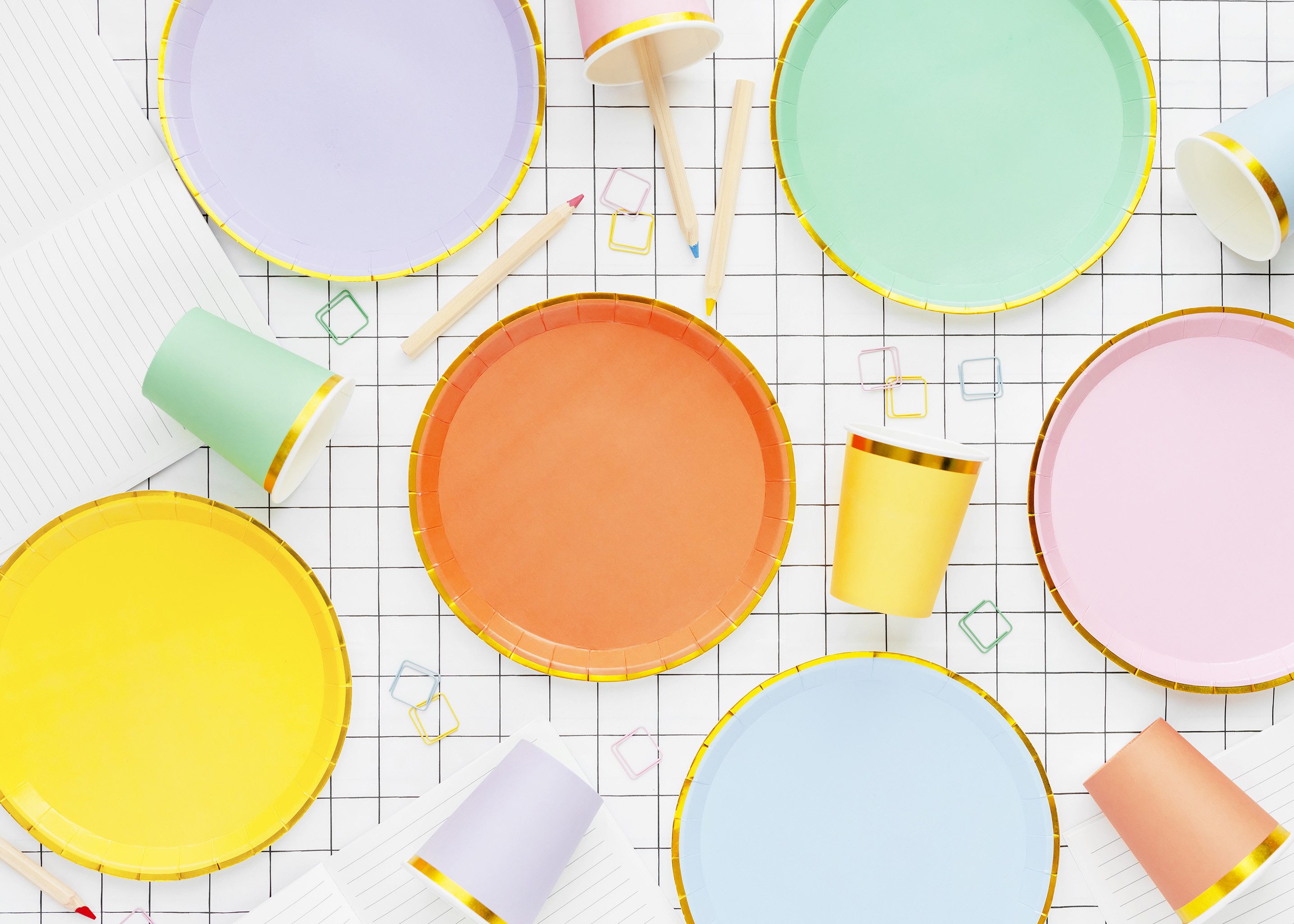 partydeco Teller, Pappteller 21cm mit Goldrand 6er Set Bunt Pastell / Gold