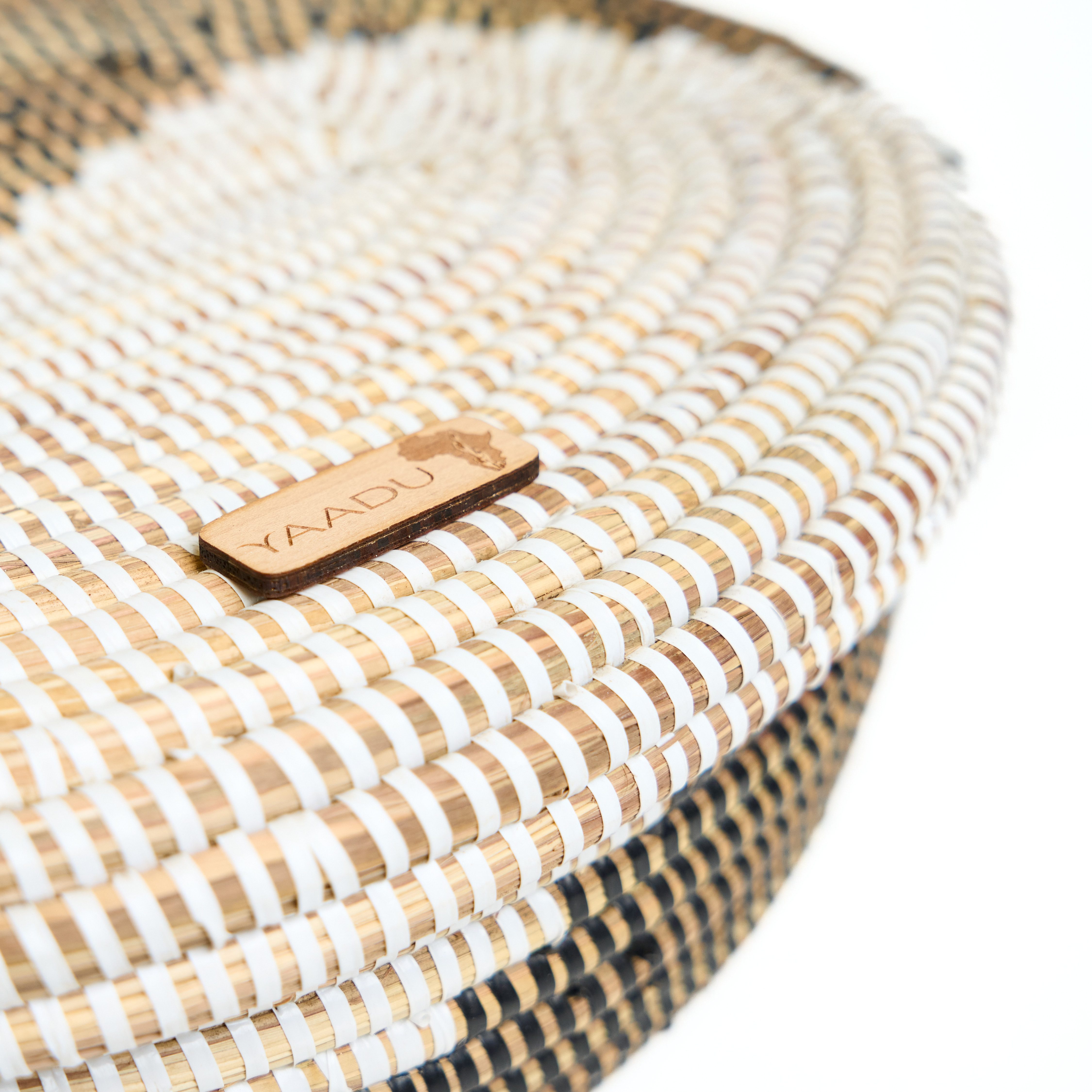 YAADU Brotkorb geflochtener Aufbewahrungskorb mit Deckel, Savannengras, 32x24cm - Handgefertigt in Afrika aus traditioneller Flechtkunst – Bild 3 von 5
