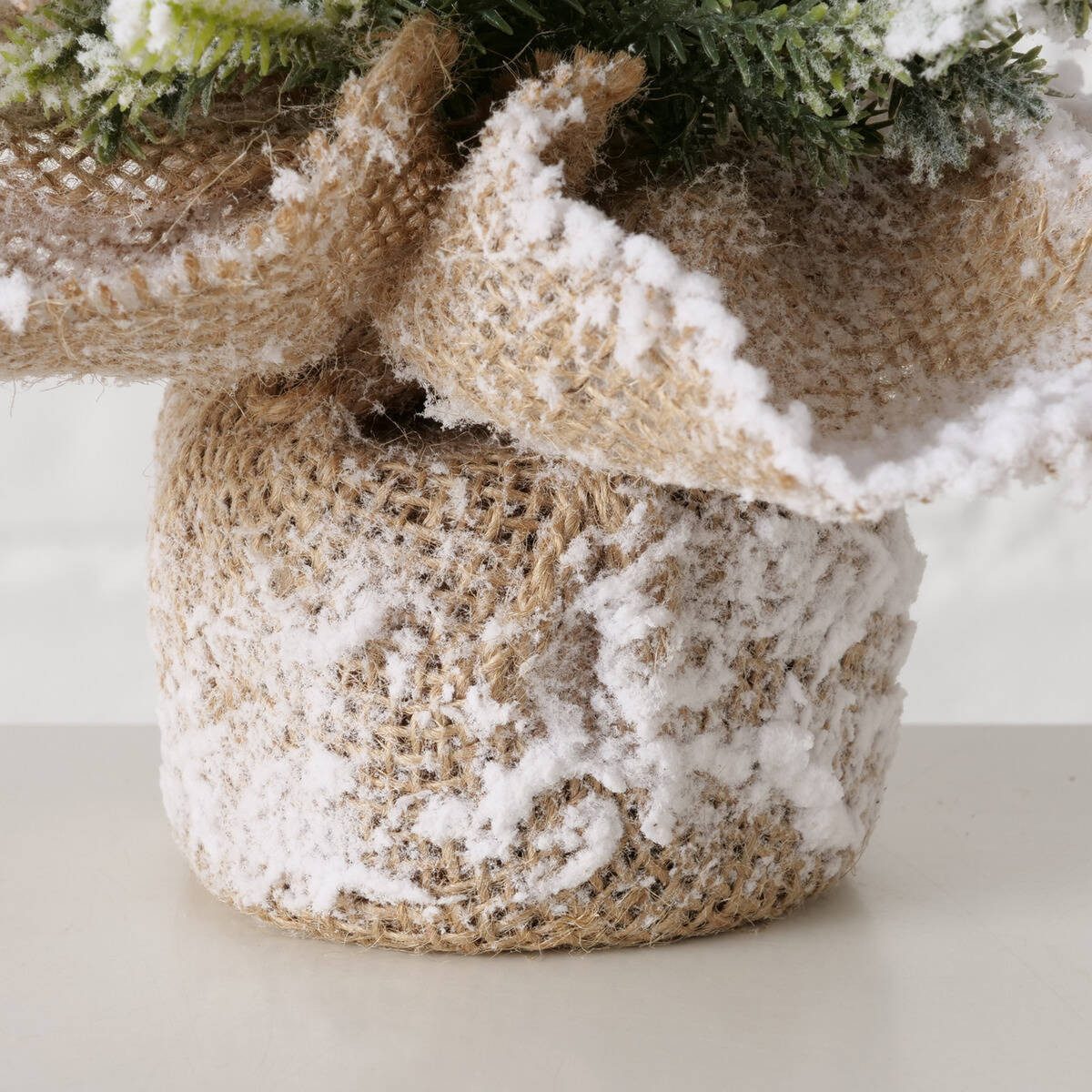 BOLTZE Künstlicher Weihnachtsbaum Künstlicher Tannenbaum in einem Topf aus Jute TANNE, 40 cm, künstlich