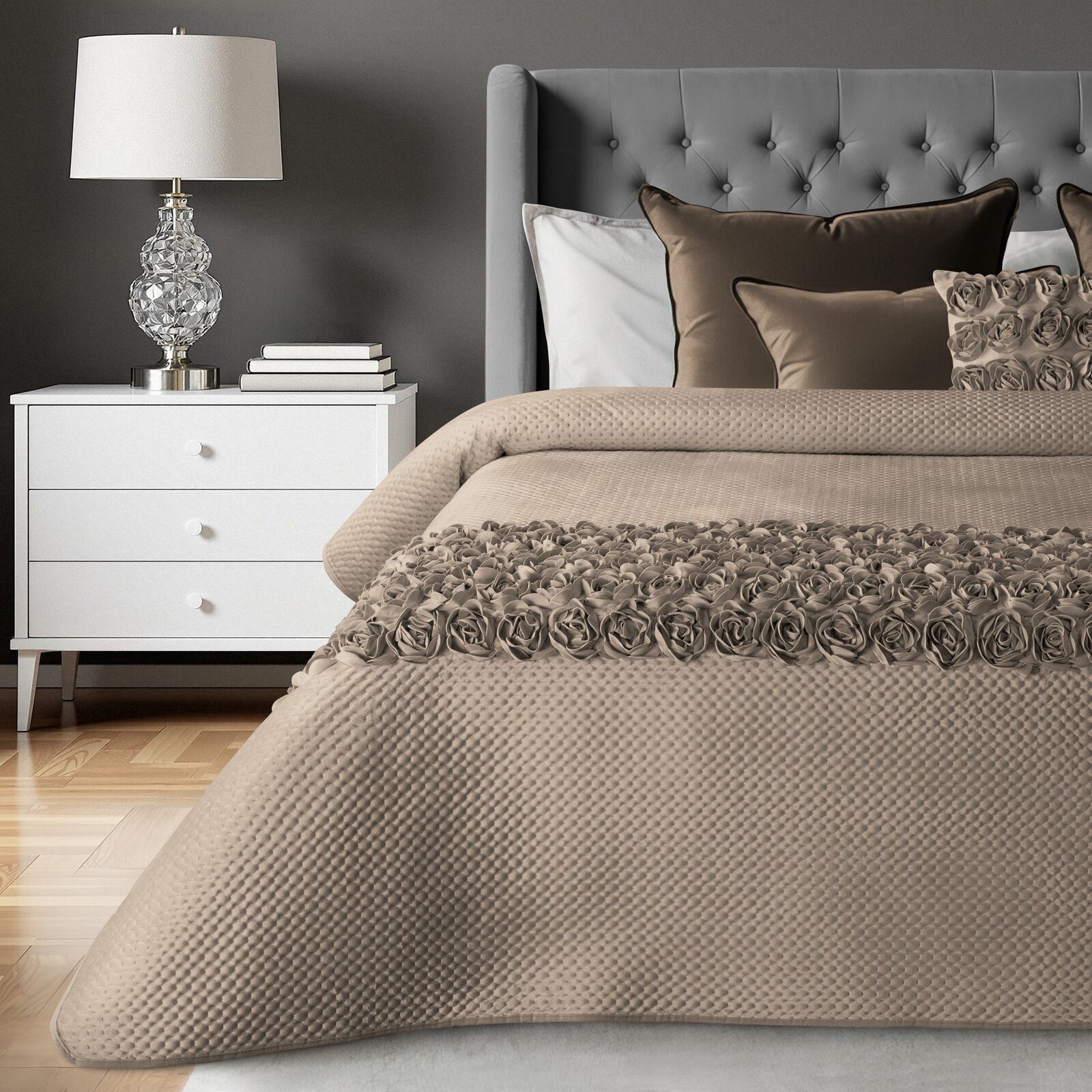 Eurofirany Tagesdecke Tagesdecke ROSES für Doppelbett, gesteppter Bettüberwurf aus Velours mit 3D-Rosen