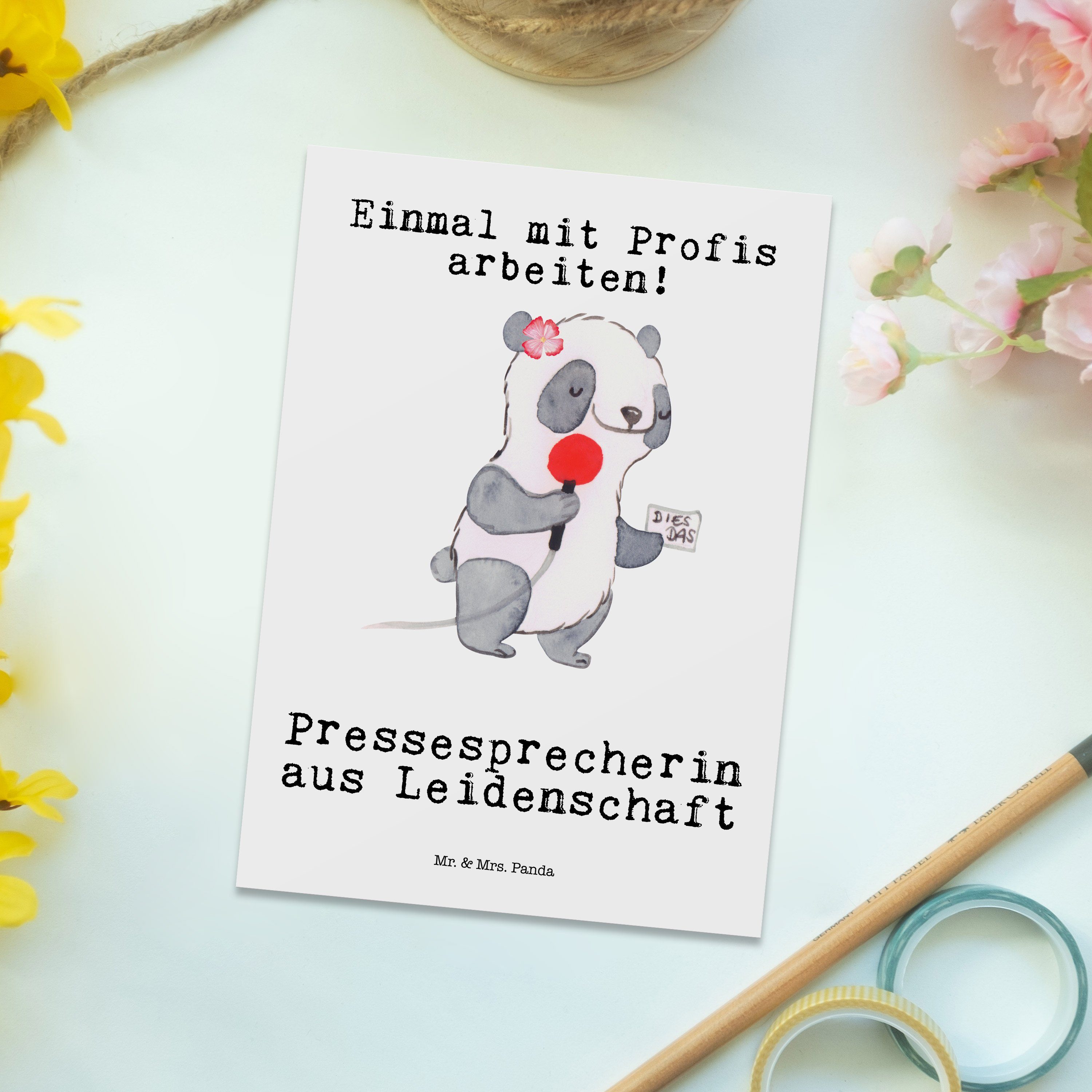 Pressesprecherin Leidenschaft Postkarte Weiß - Ausbildung, Panda Ansi Geschenk, aus Mrs. - & Mr.