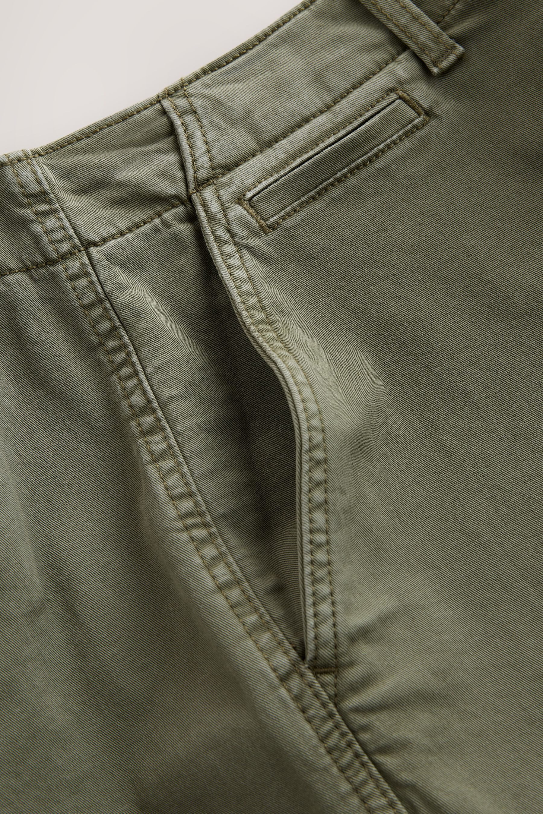 Next Chinohose Straight Fit Chinohose mit authentischer Waschung (1-tlg)