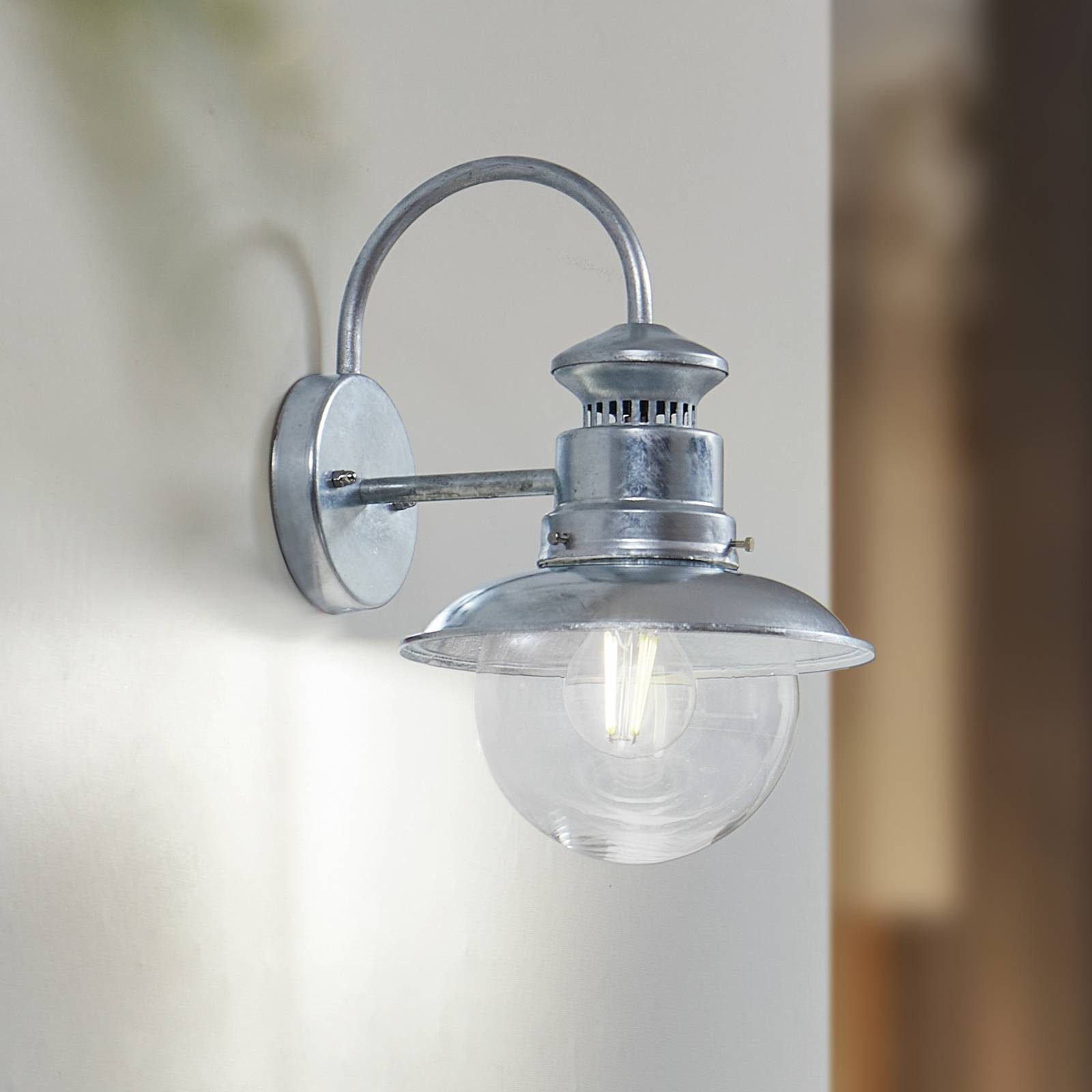 Lindby Außen-Wandleuchte Celinor, Metall, Chrom IP44, 1 x 15 W LED