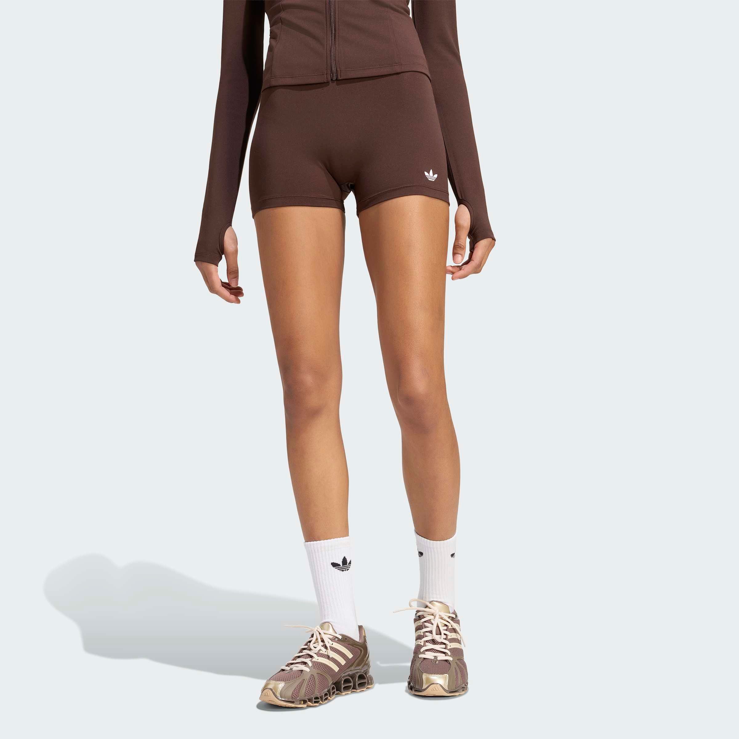 adidas Originals Shorts ESSENTIALS, POLYESTER sportlicher Stil, ohne Verschluss, aus Polyester, enger Schnitt