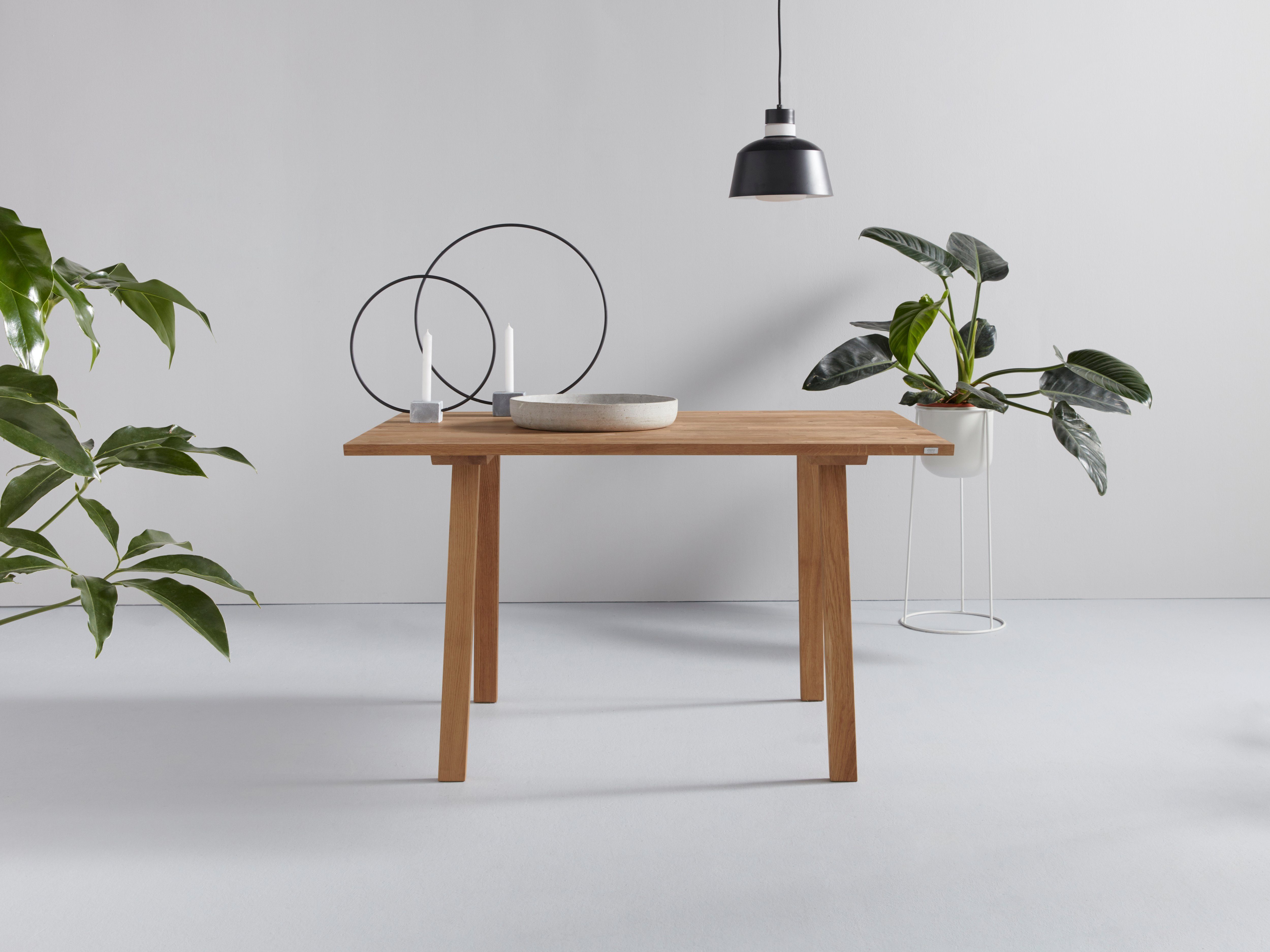 OTTO products Esstisch Alessja, Breite 130 oder 150 cm, Eiche Massivholz mit veganem Bio-Öl behandelt