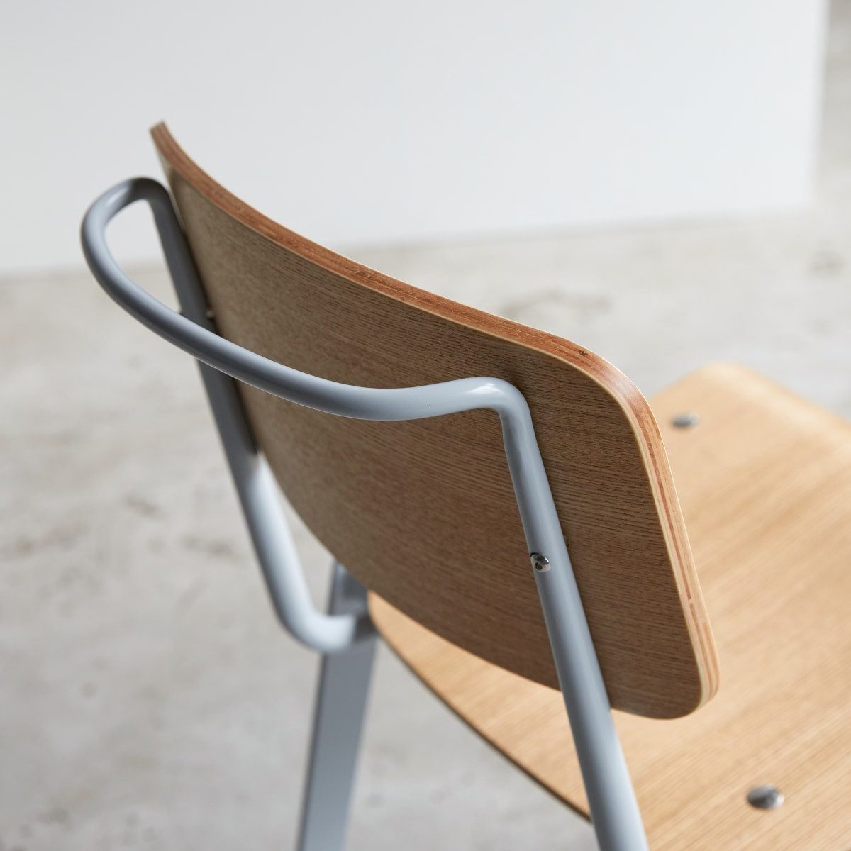 Tikamoon Esszimmerstuhl Stuhl aus Metall und Eschenholz Mio Grey